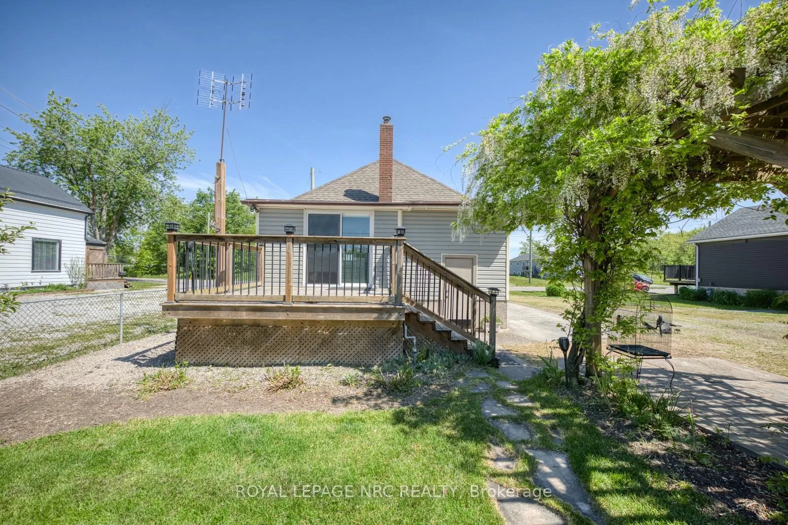 Photo 26 of 17 Huron Street, Welland, Dain City — HOMEH