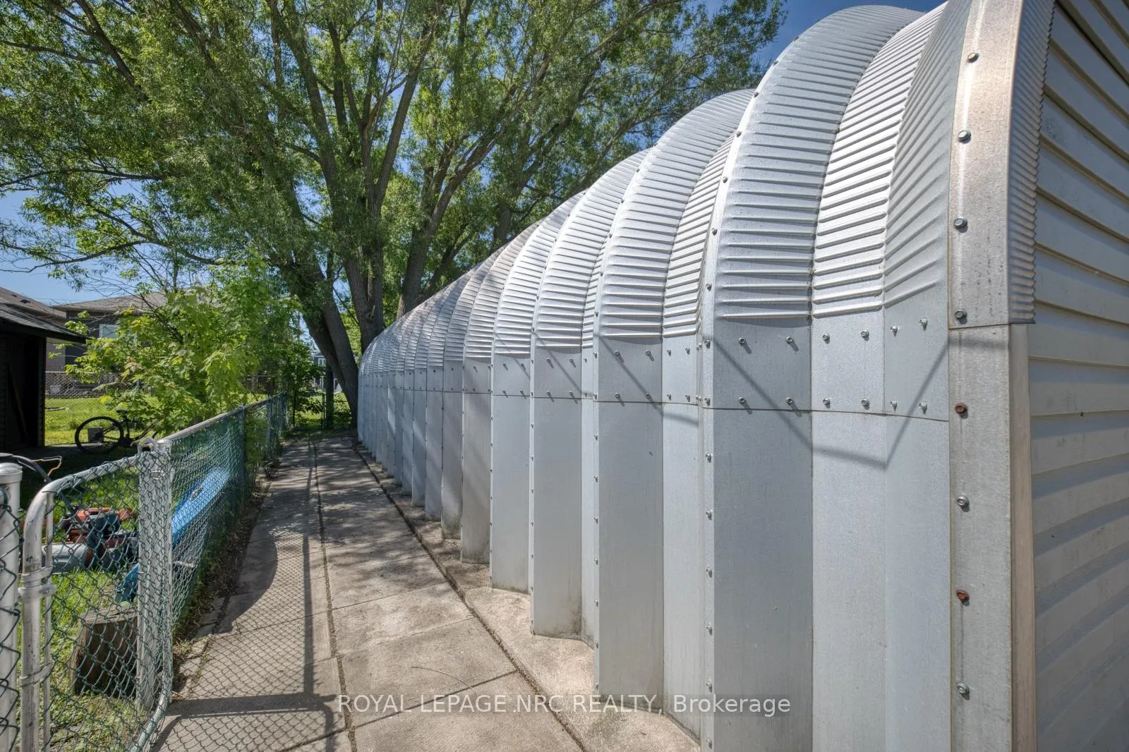 Photo 31 of 17 Huron Street, Welland, Dain City — HOMEH