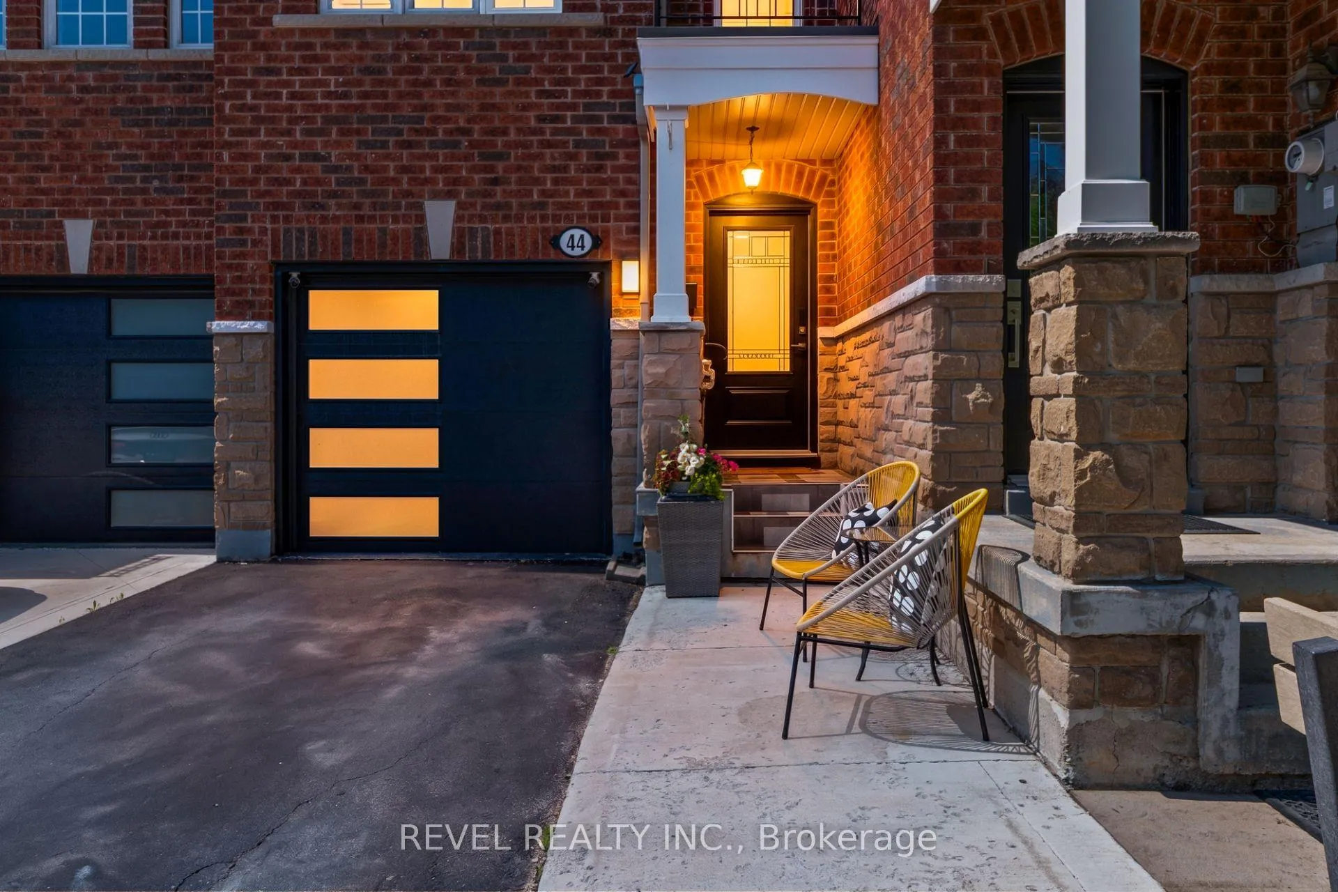 Photo 2 of 44 Denison Avenue, Brampton, Downtown Brampton — HOMEH