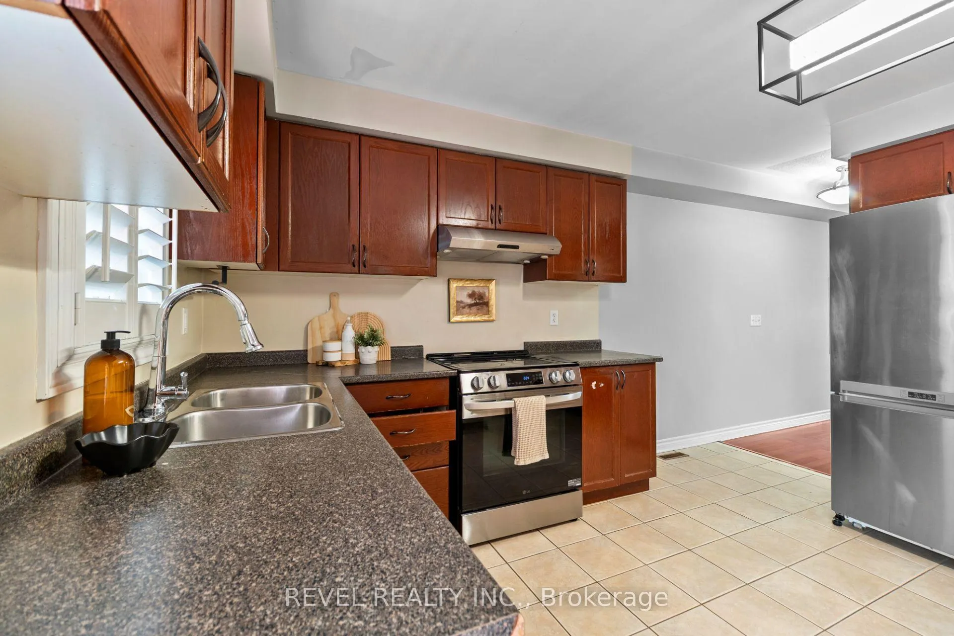 Photo 11 of 44 Denison Avenue, Brampton, Downtown Brampton — HOMEH