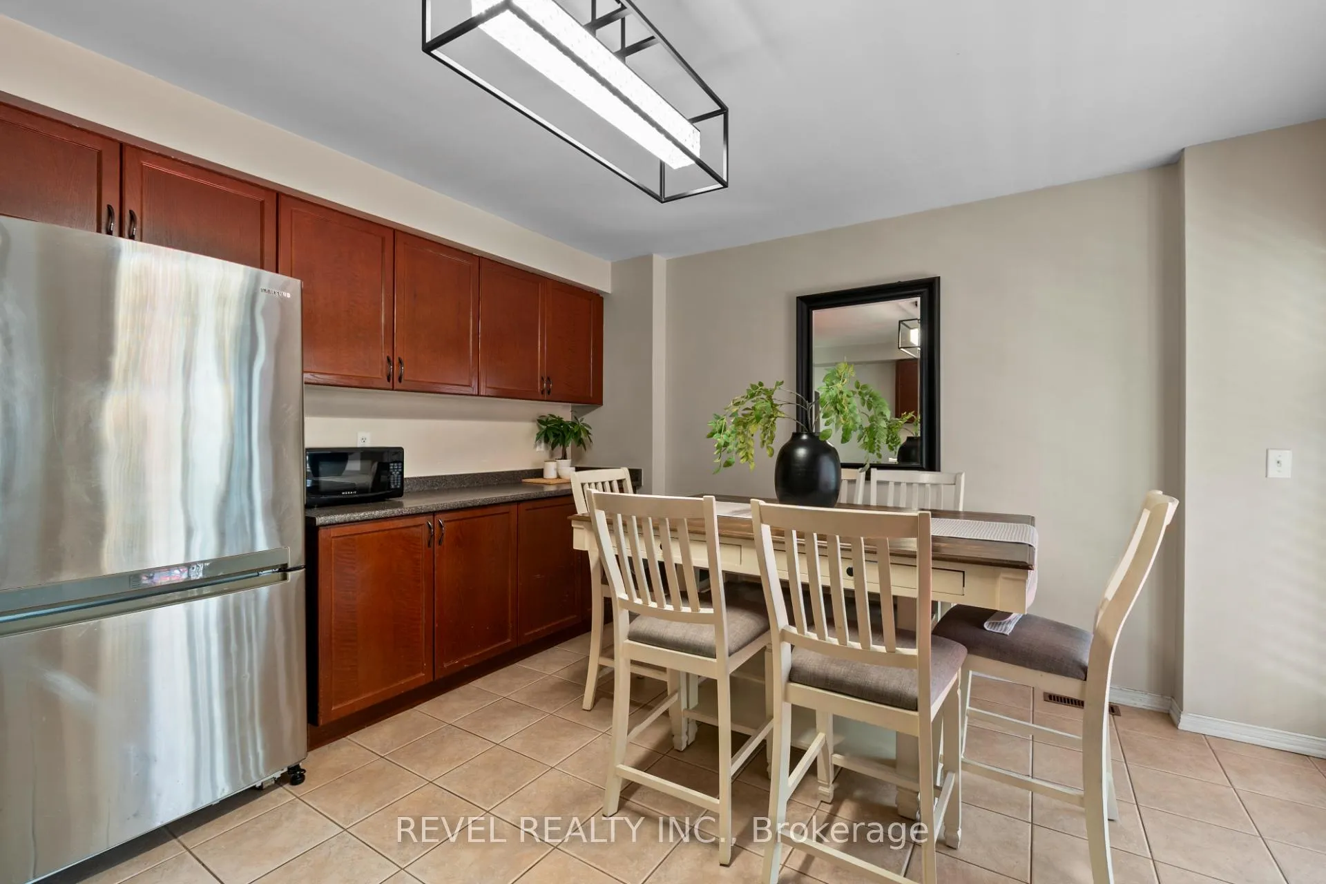 Photo 12 of 44 Denison Avenue, Brampton, Downtown Brampton — HOMEH