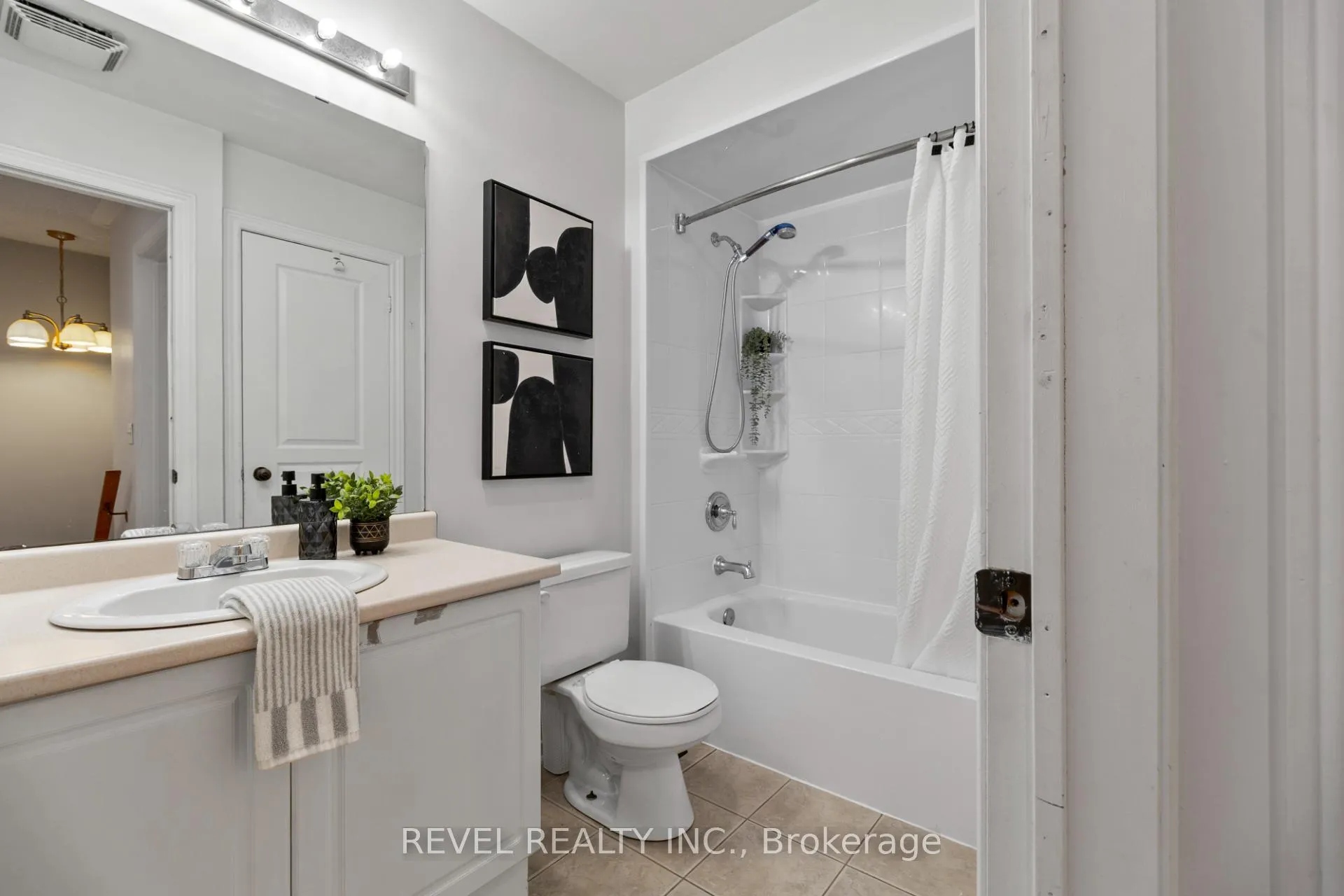 Photo 22 of 44 Denison Avenue, Brampton, Downtown Brampton — HOMEH