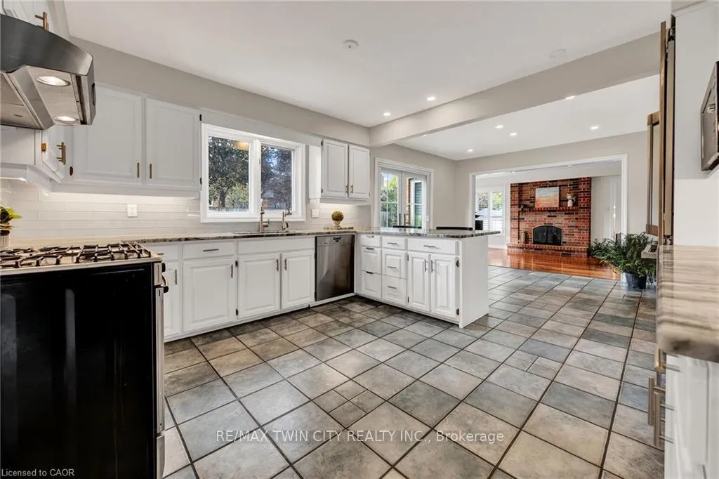 Photo 11 of 250 Grey Squirrel Place, Waterloo, Colonial Acres — HOMEH