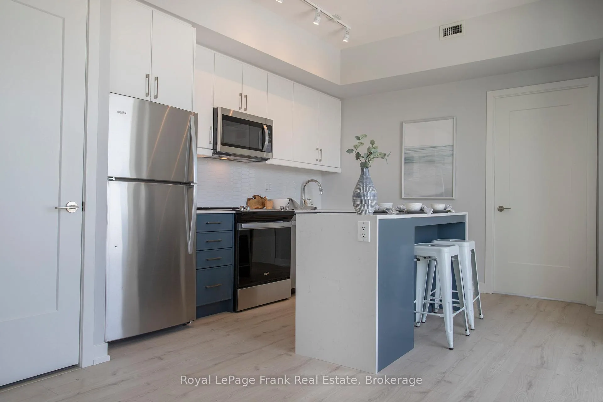 Photo 20 of Unit 604, 201 Brock Street S, Whitby, Downtown Whitby — HOMEH
