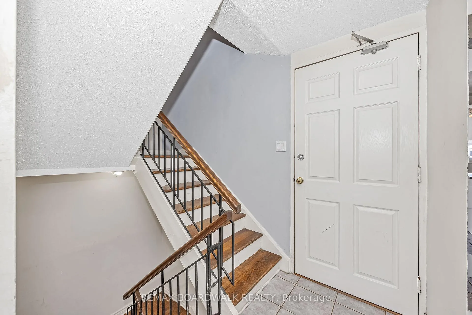Photo 3 of Unit 67, 392 Garden Glen Private, Ottawa, Meadowlands/Crestview — HOMEH