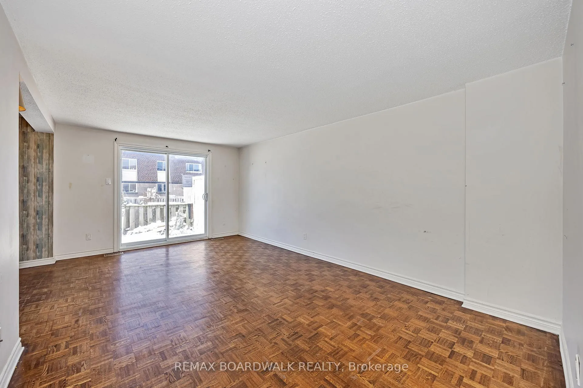 Photo 4 of Unit 67, 392 Garden Glen Private, Ottawa, Meadowlands/Crestview — HOMEH