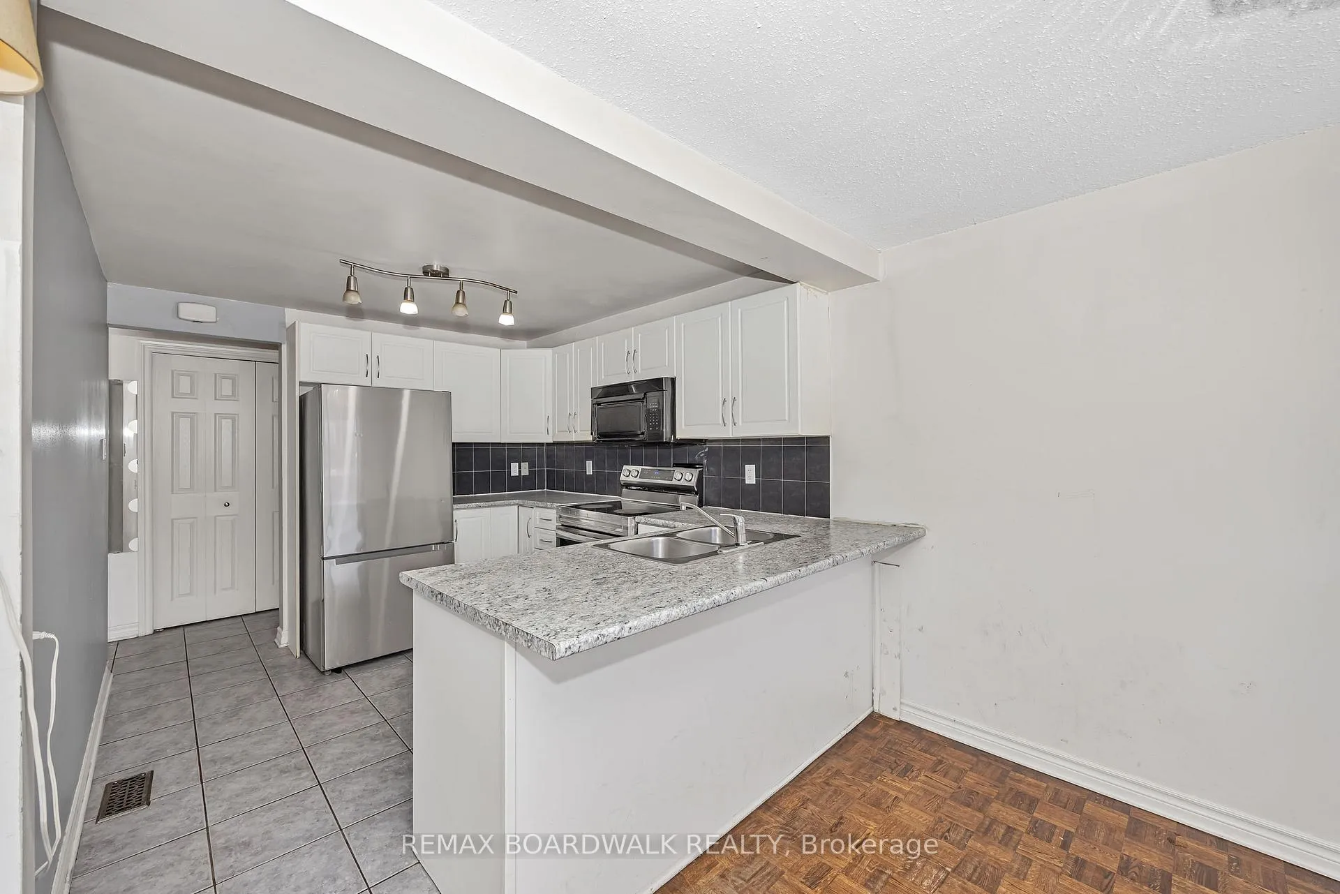 Photo 9 of Unit 67, 392 Garden Glen Private, Ottawa, Meadowlands/Crestview — HOMEH