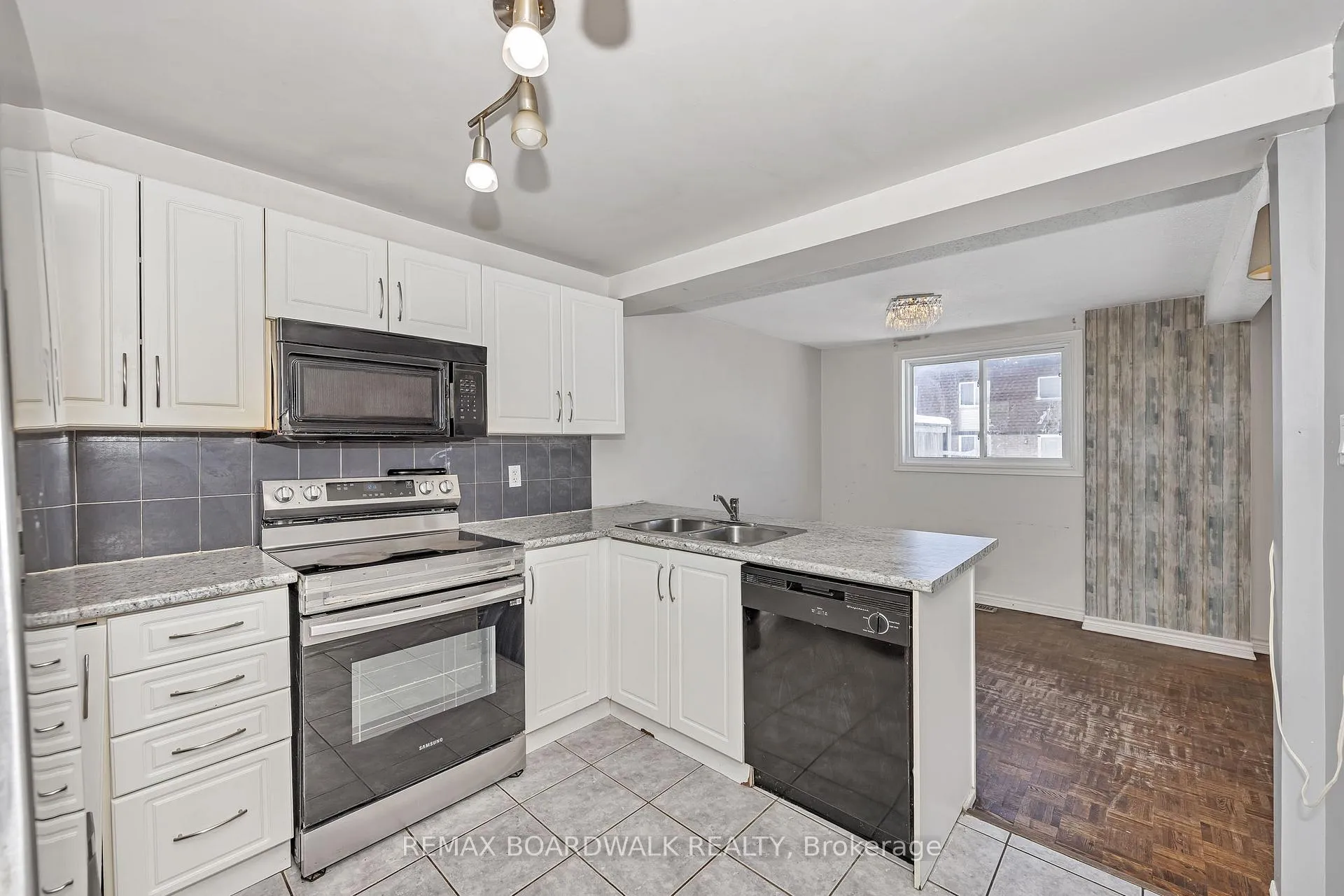 Photo 11 of Unit 67, 392 Garden Glen Private, Ottawa, Meadowlands/Crestview — HOMEH