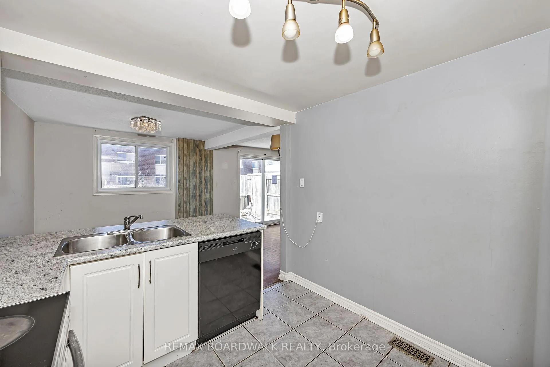 Photo 13 of Unit 67, 392 Garden Glen Private, Ottawa, Meadowlands/Crestview — HOMEH