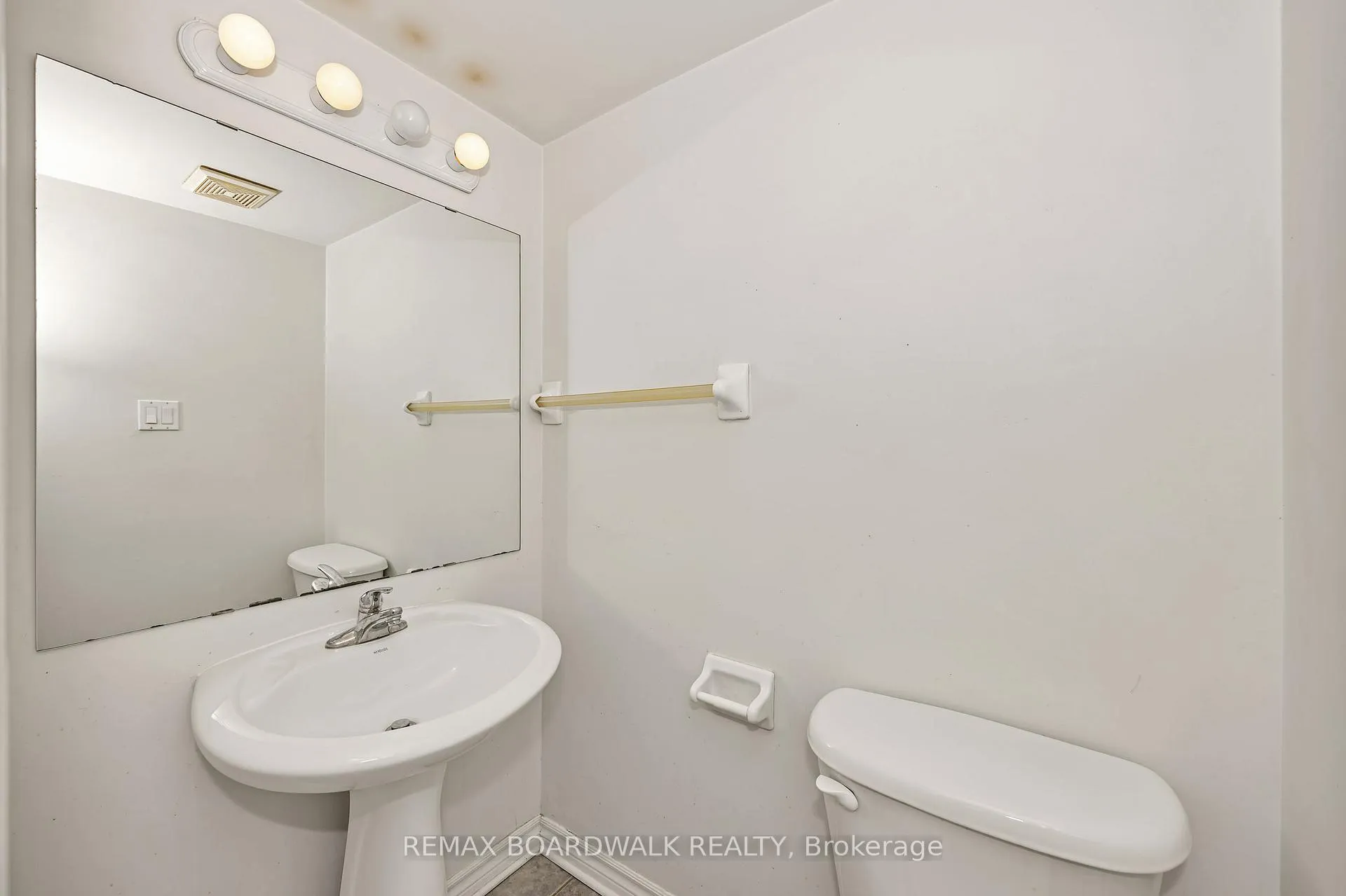 Photo 14 of Unit 67, 392 Garden Glen Private, Ottawa, Meadowlands/Crestview — HOMEH