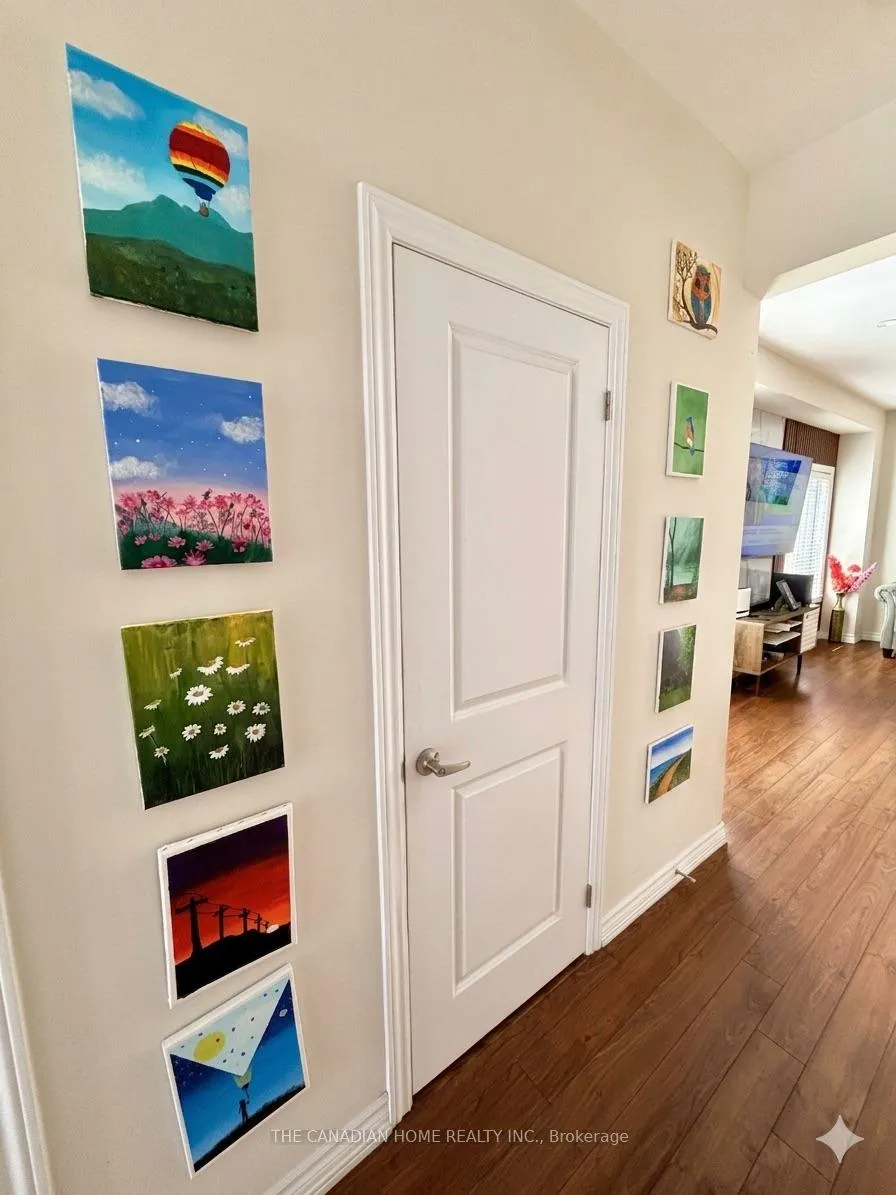 Photo 6 of 41 Crumlin Crescent, Brampton, Credit Valley — HOMEH