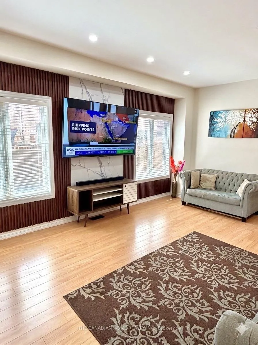 Photo 8 of 41 Crumlin Crescent, Brampton, Credit Valley — HOMEH