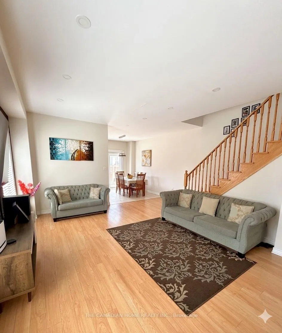Photo 9 of 41 Crumlin Crescent, Brampton, Credit Valley — HOMEH