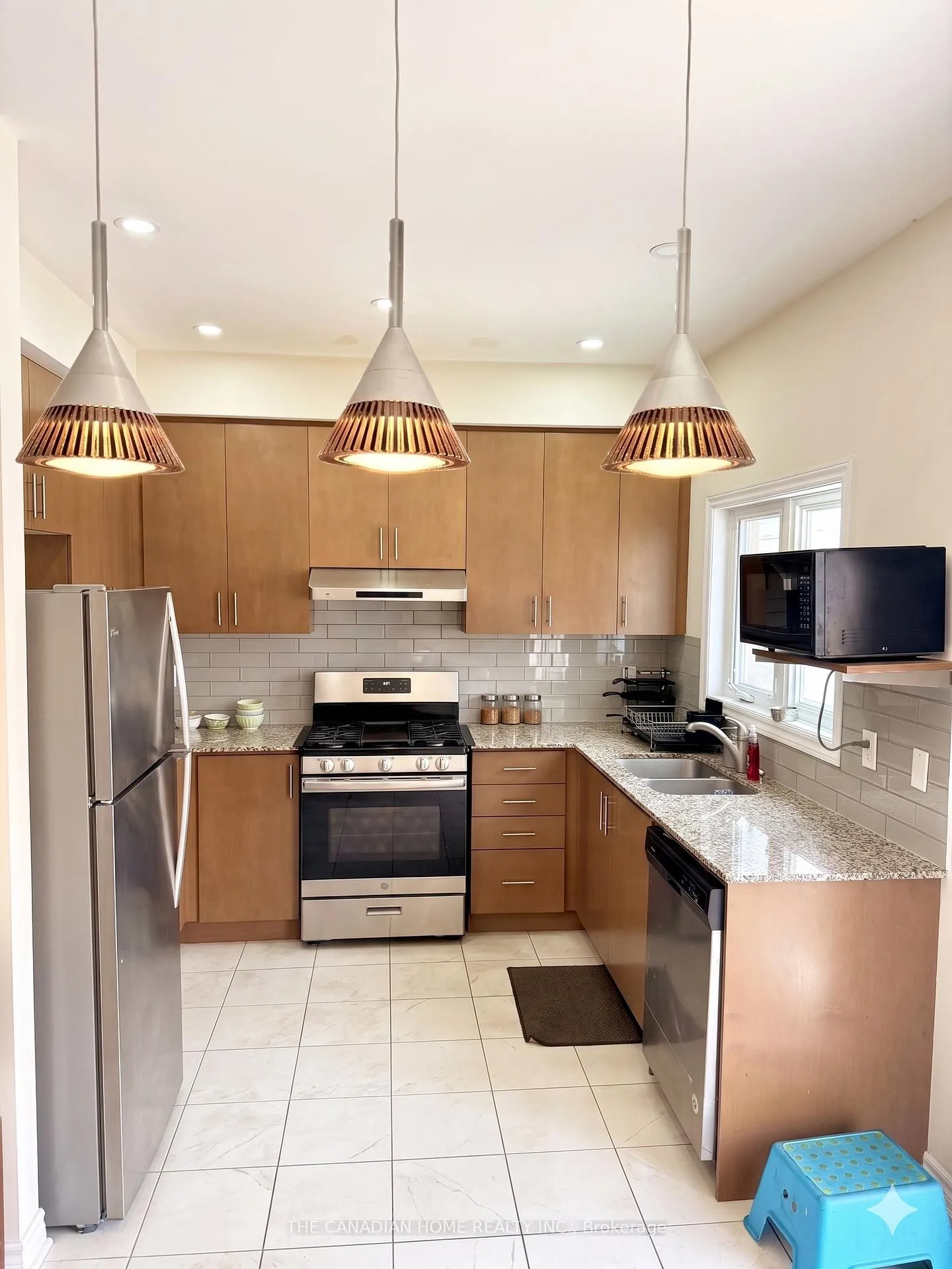 Photo 12 of 41 Crumlin Crescent, Brampton, Credit Valley — HOMEH
