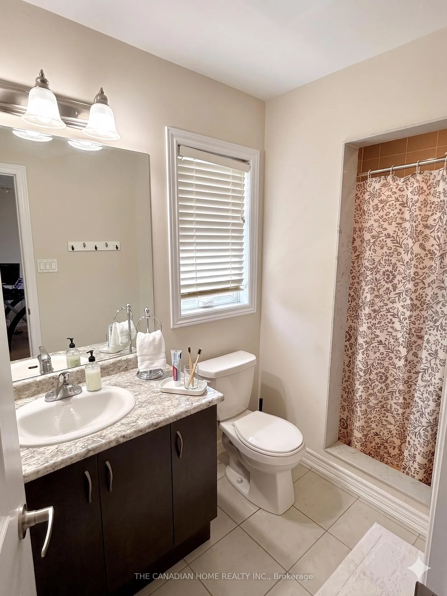 Photo 20 of 41 Crumlin Crescent, Brampton, Credit Valley — HOMEH
