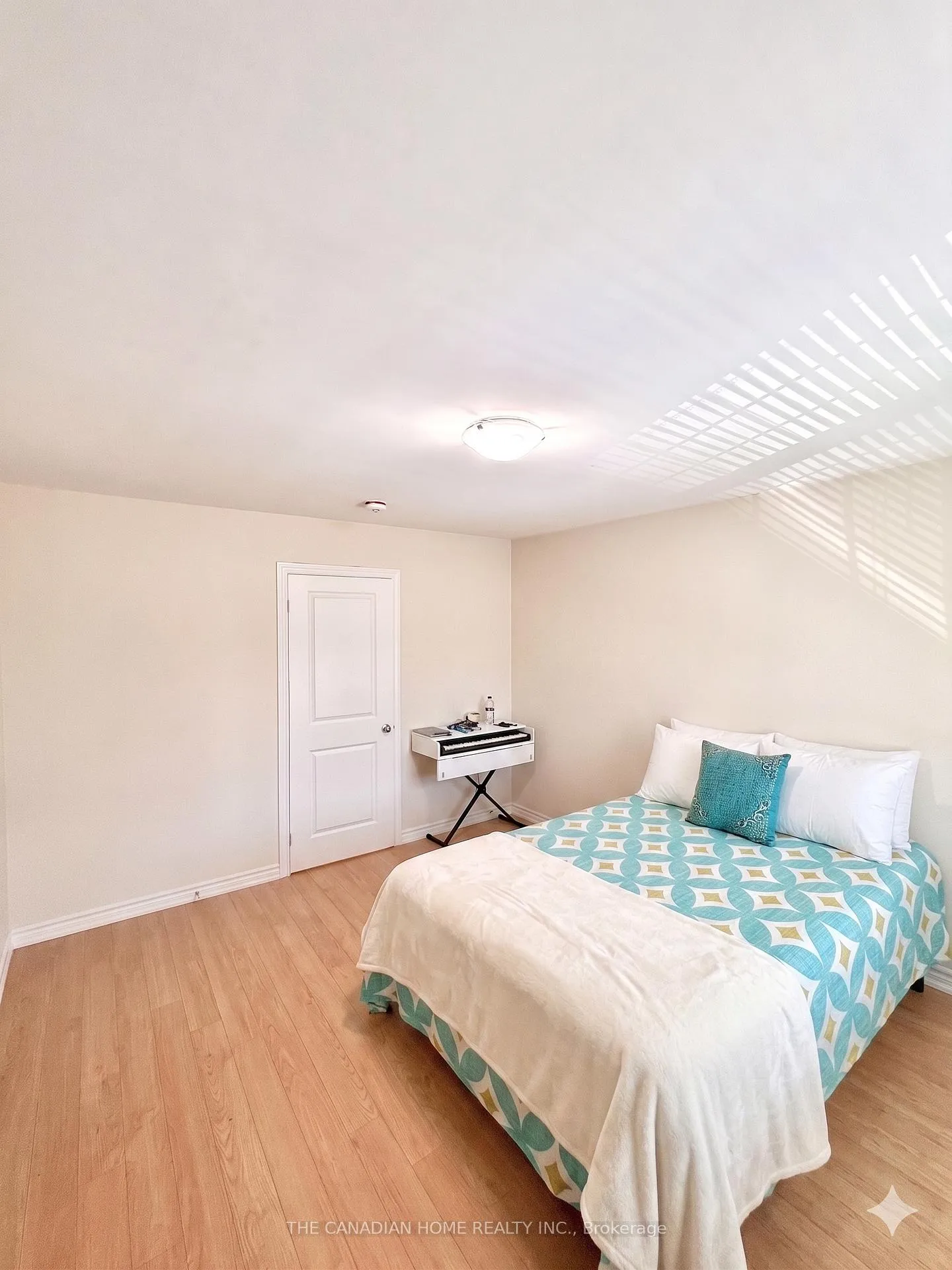 Photo 25 of 41 Crumlin Crescent, Brampton, Credit Valley — HOMEH