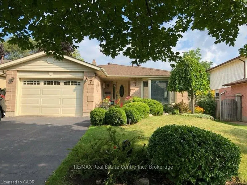 Photo 1 of 7 Kilkerran Crescent, Kitchener — HOMEH