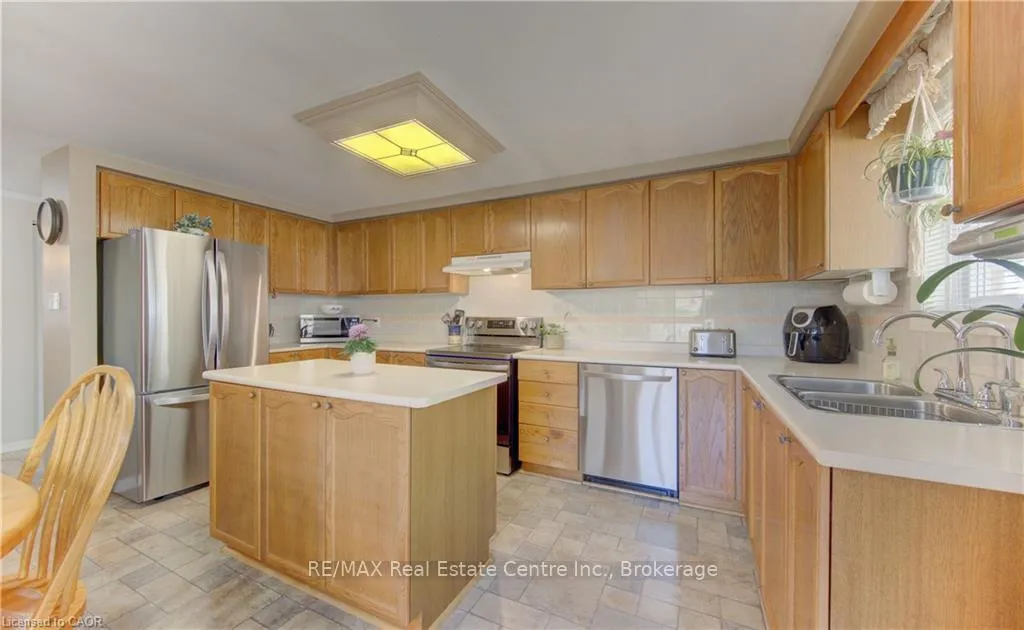 Photo 10 of 7 Kilkerran Crescent, Kitchener — HOMEH