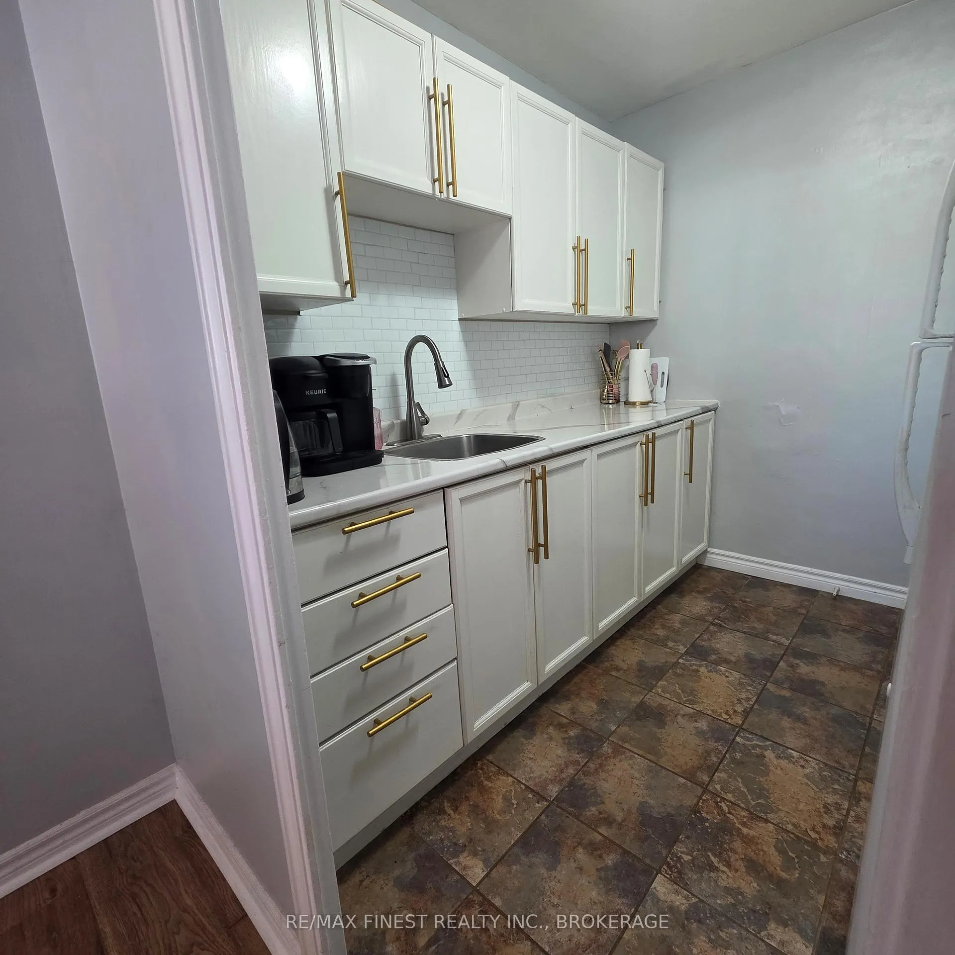Photo 4 of Unit 106, 1 Mowat Avenue, Kingston, Central City West — HOMEH