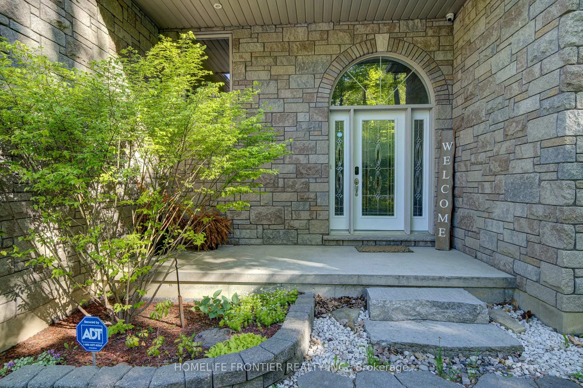 Photo 3 of 42 Forest Circle, Tiny, Lafontaine — HOMEH
