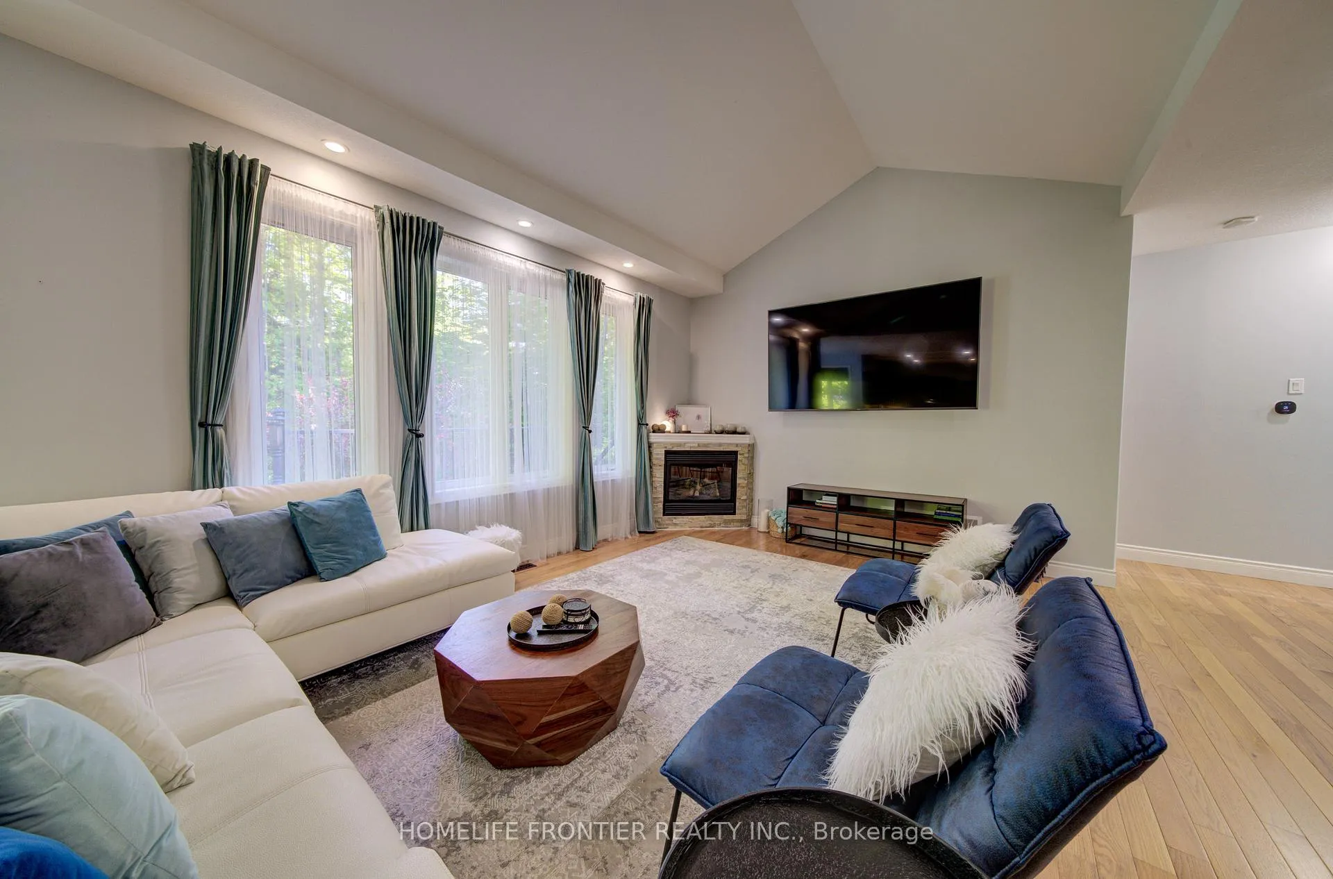 Photo 4 of 42 Forest Circle, Tiny, Lafontaine — HOMEH