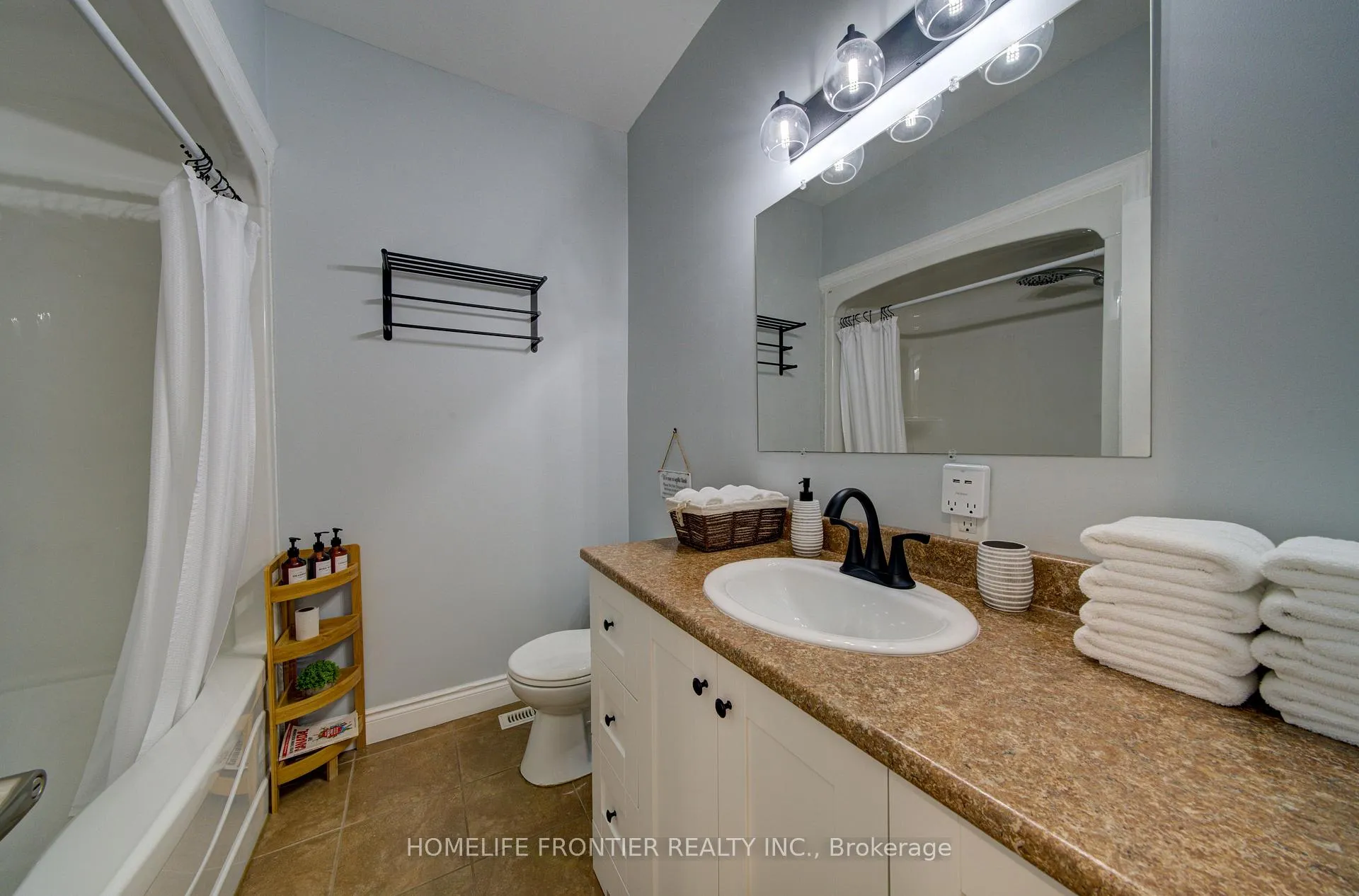 Photo 15 of 42 Forest Circle, Tiny, Lafontaine — HOMEH