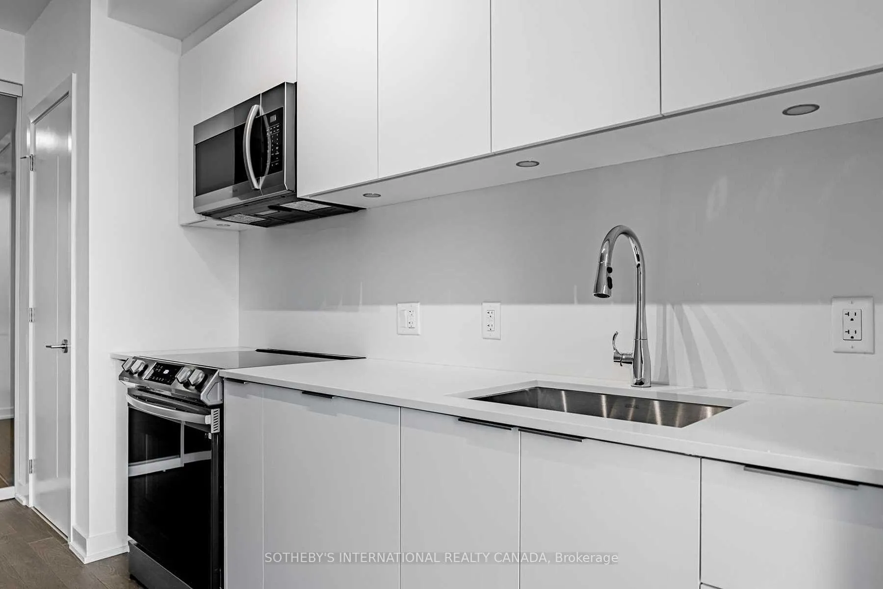 Photo 4 of Unit 806, 357 King Street W, Toronto, Waterfront Communities — HOMEH