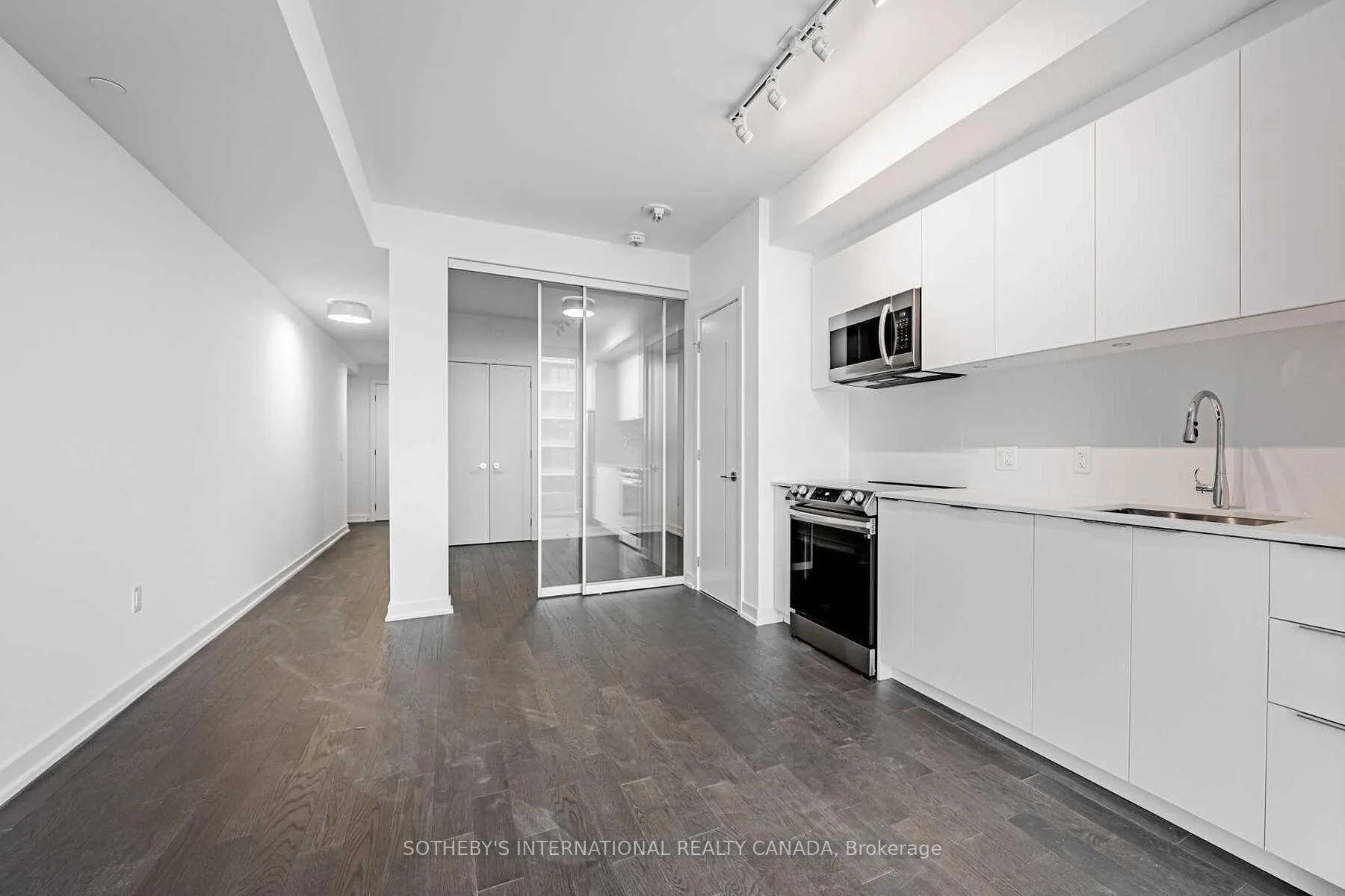 Photo 8 of Unit 806, 357 King Street W, Toronto, Waterfront Communities — HOMEH