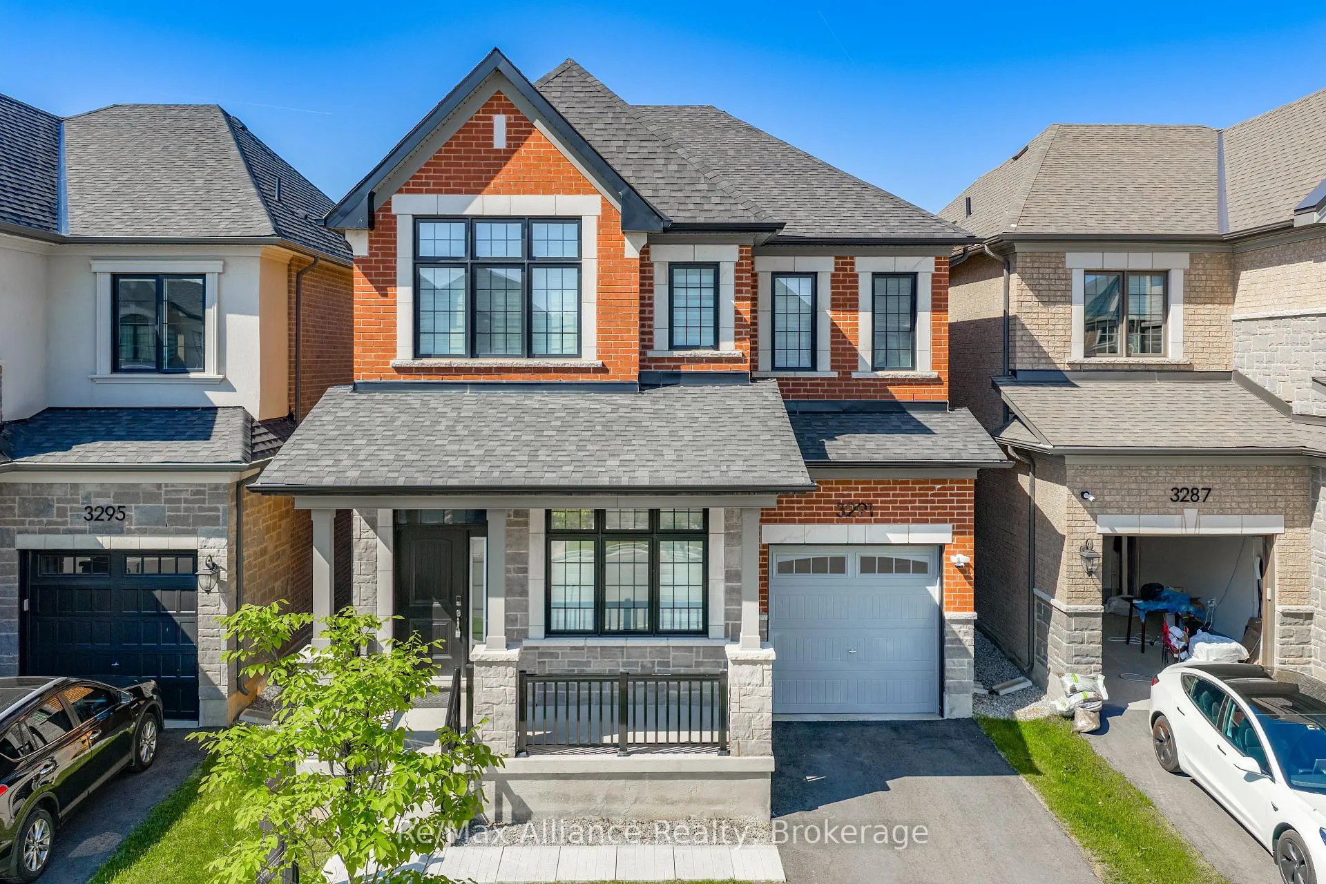 Photo 3 of 3291 Harasym Trail, Oakville, Northwest — HOMEH