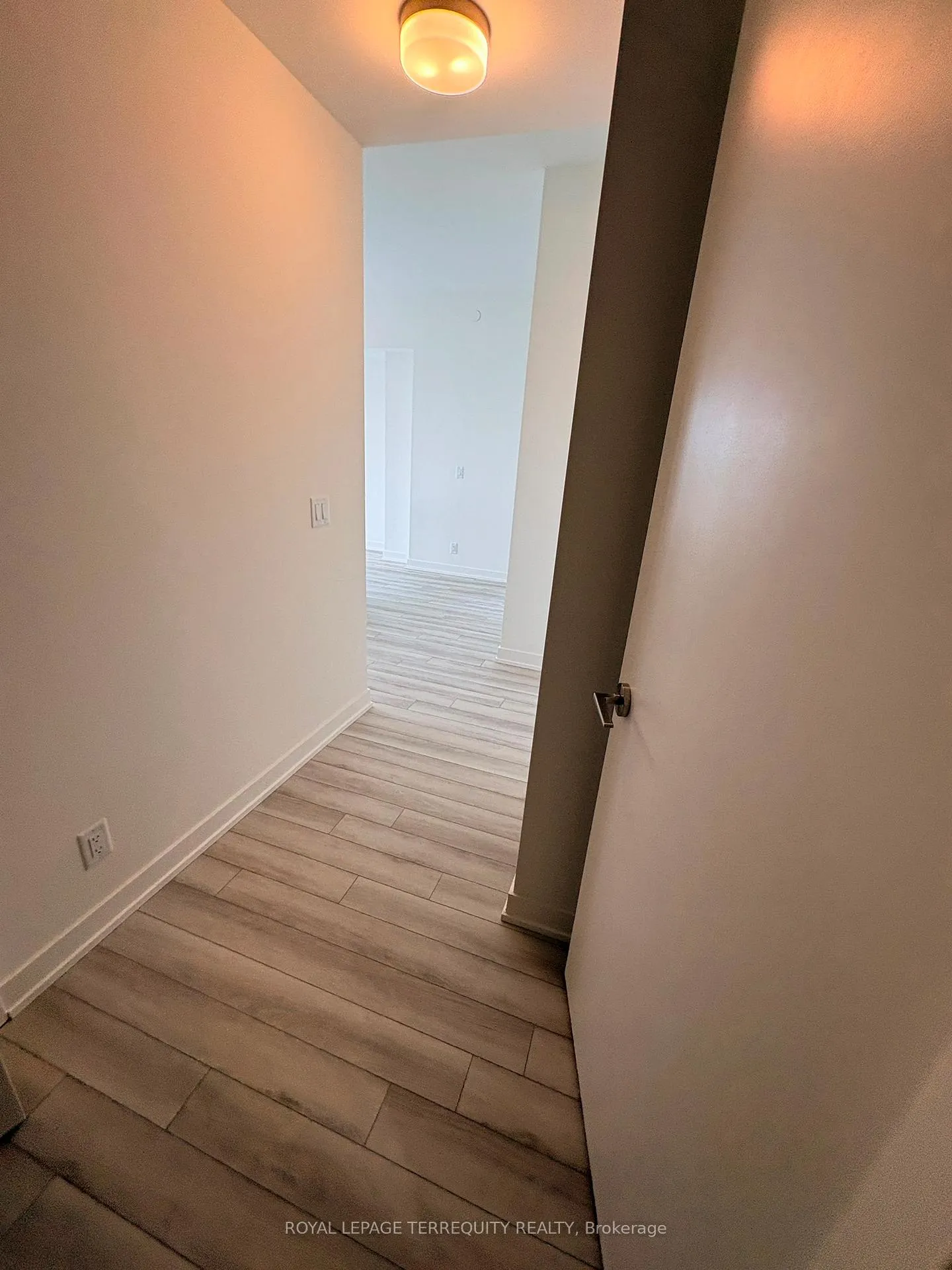 Photo 4 of Unit 907, 51 Clarington Boulevard, Clarington, Bowmanville — HOMEH