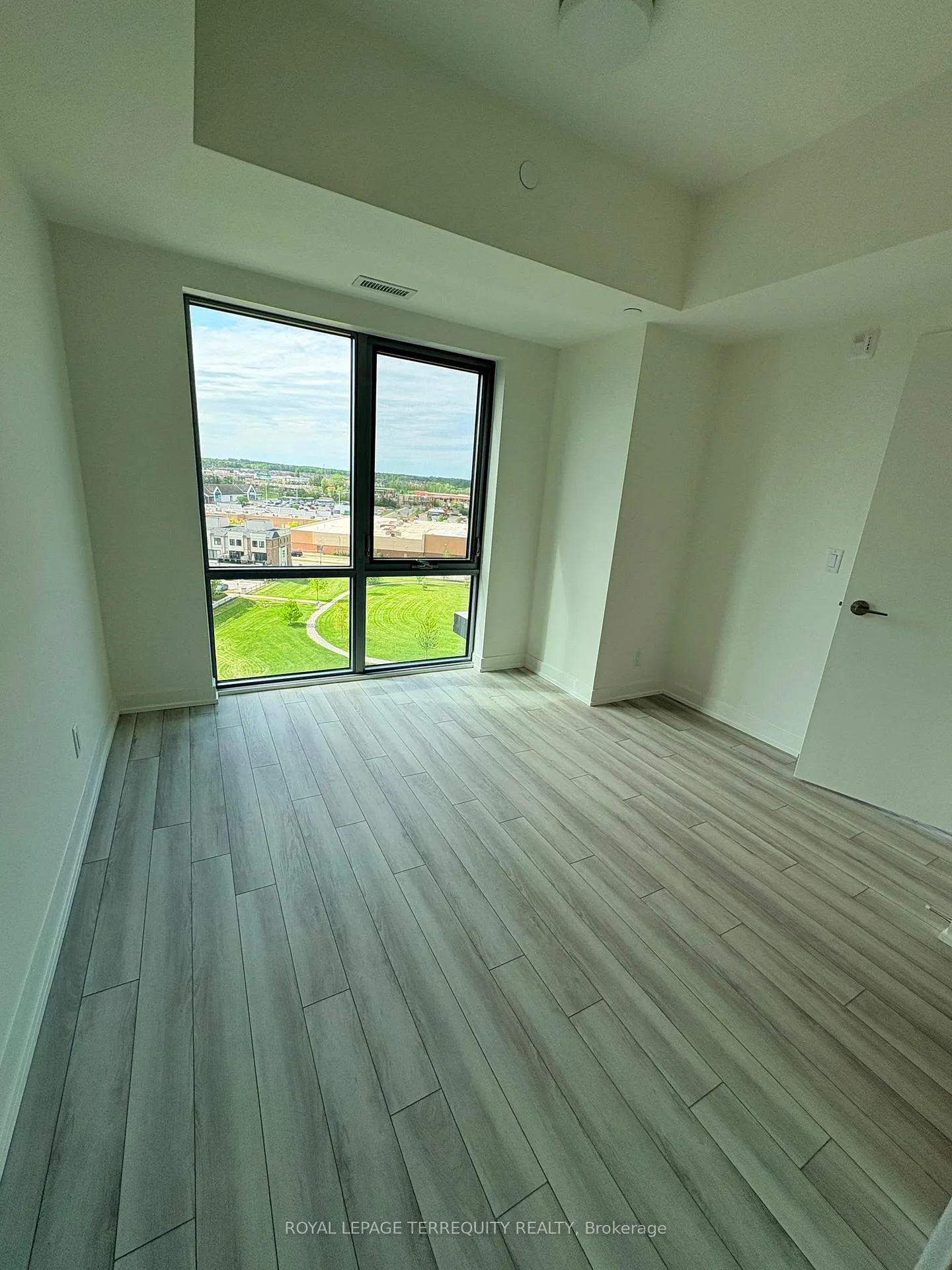 Photo 12 of Unit 907, 51 Clarington Boulevard, Clarington, Bowmanville — HOMEH