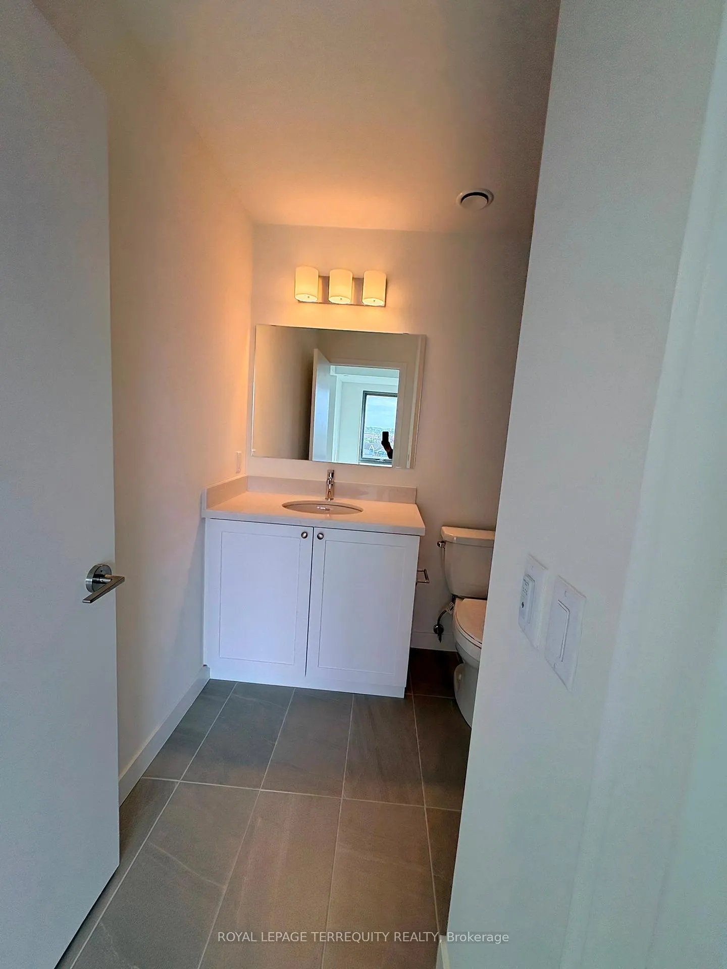Photo 15 of Unit 907, 51 Clarington Boulevard, Clarington, Bowmanville — HOMEH