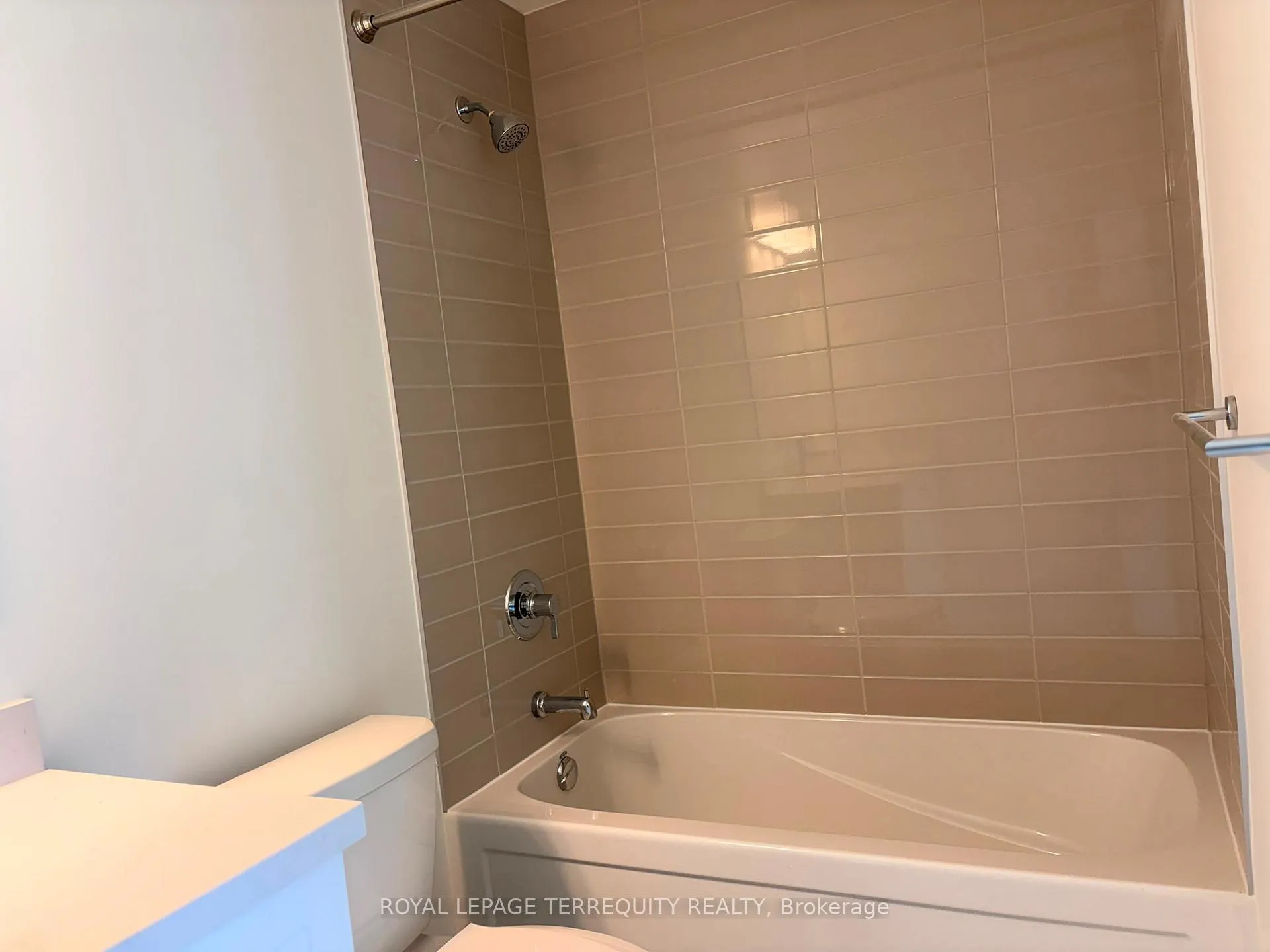 Photo 16 of Unit 907, 51 Clarington Boulevard, Clarington, Bowmanville — HOMEH