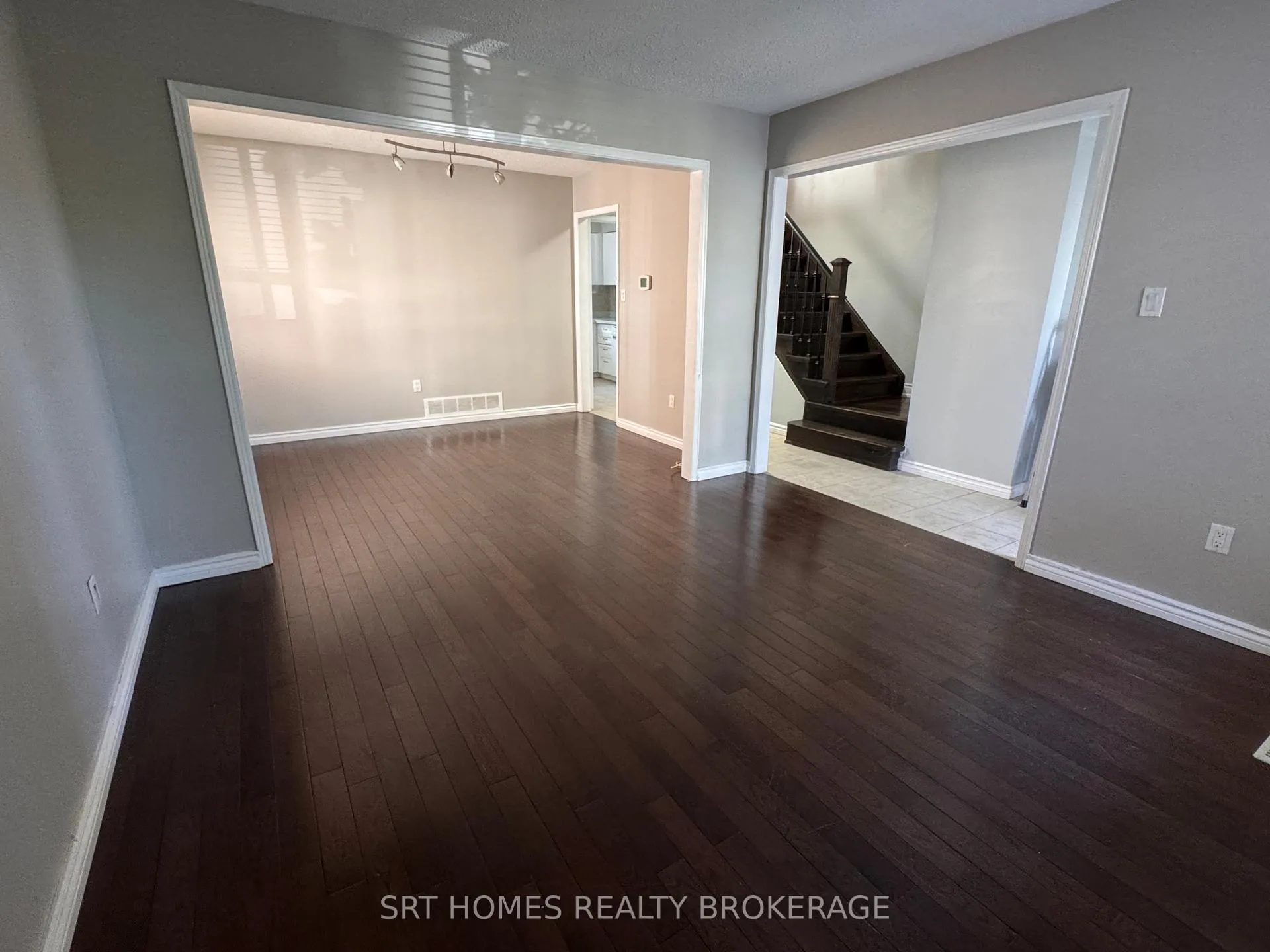 Photo 4 of 3 Doyle Court, Ajax, South East — HOMEH