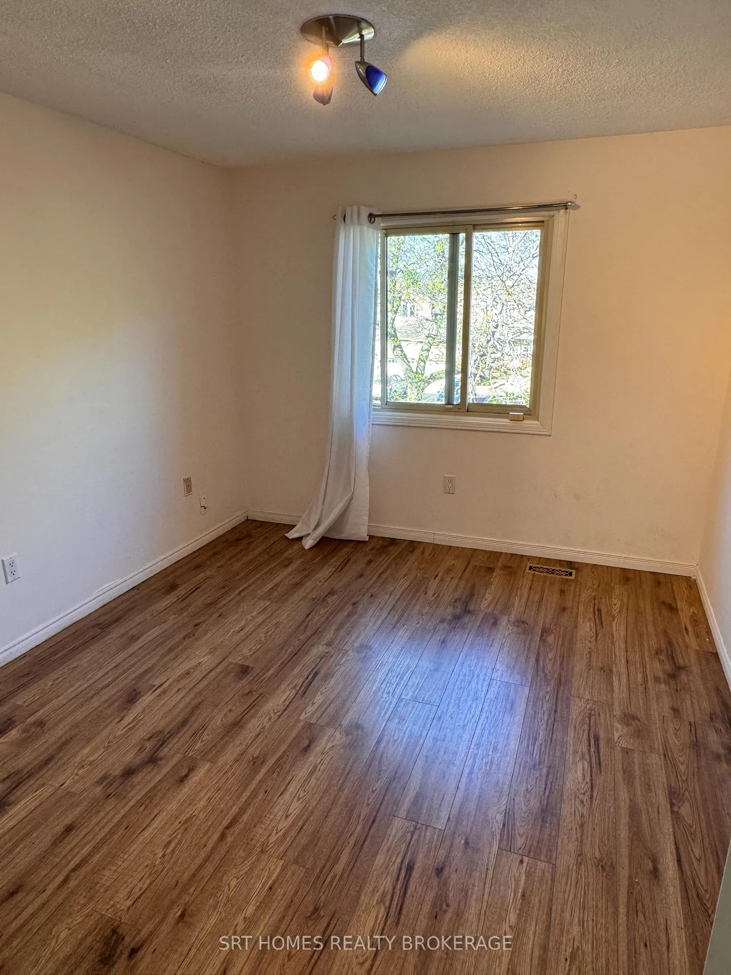Photo 14 of 3 Doyle Court, Ajax, South East — HOMEH