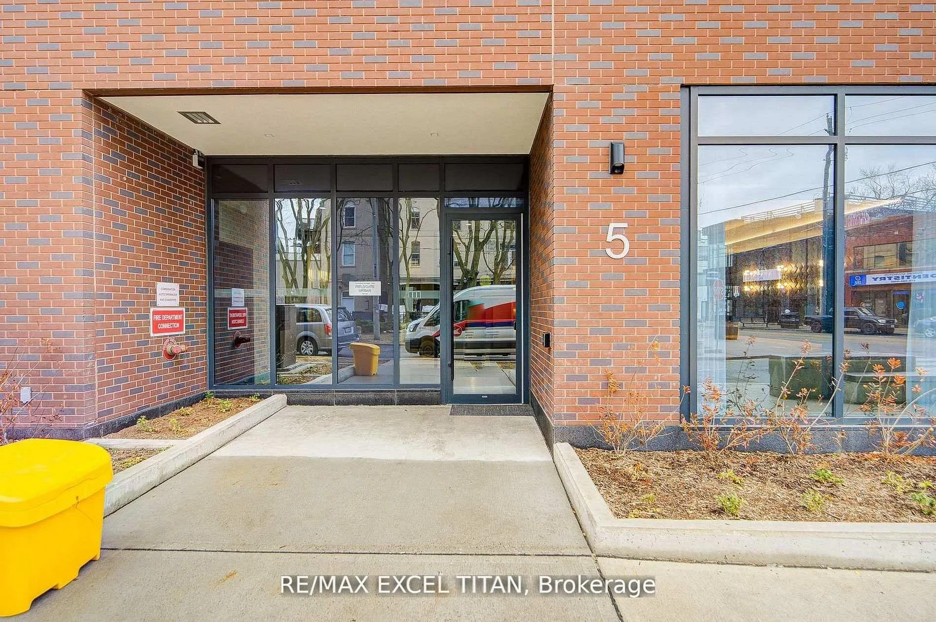 Photo 2 of Unit 503, 5 Lakeview Avenue, Toronto, Trinity-Bellwoods — HOMEH