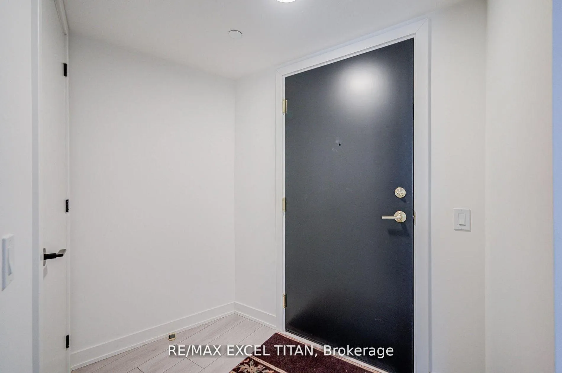 Photo 4 of Unit 503, 5 Lakeview Avenue, Toronto, Trinity-Bellwoods — HOMEH