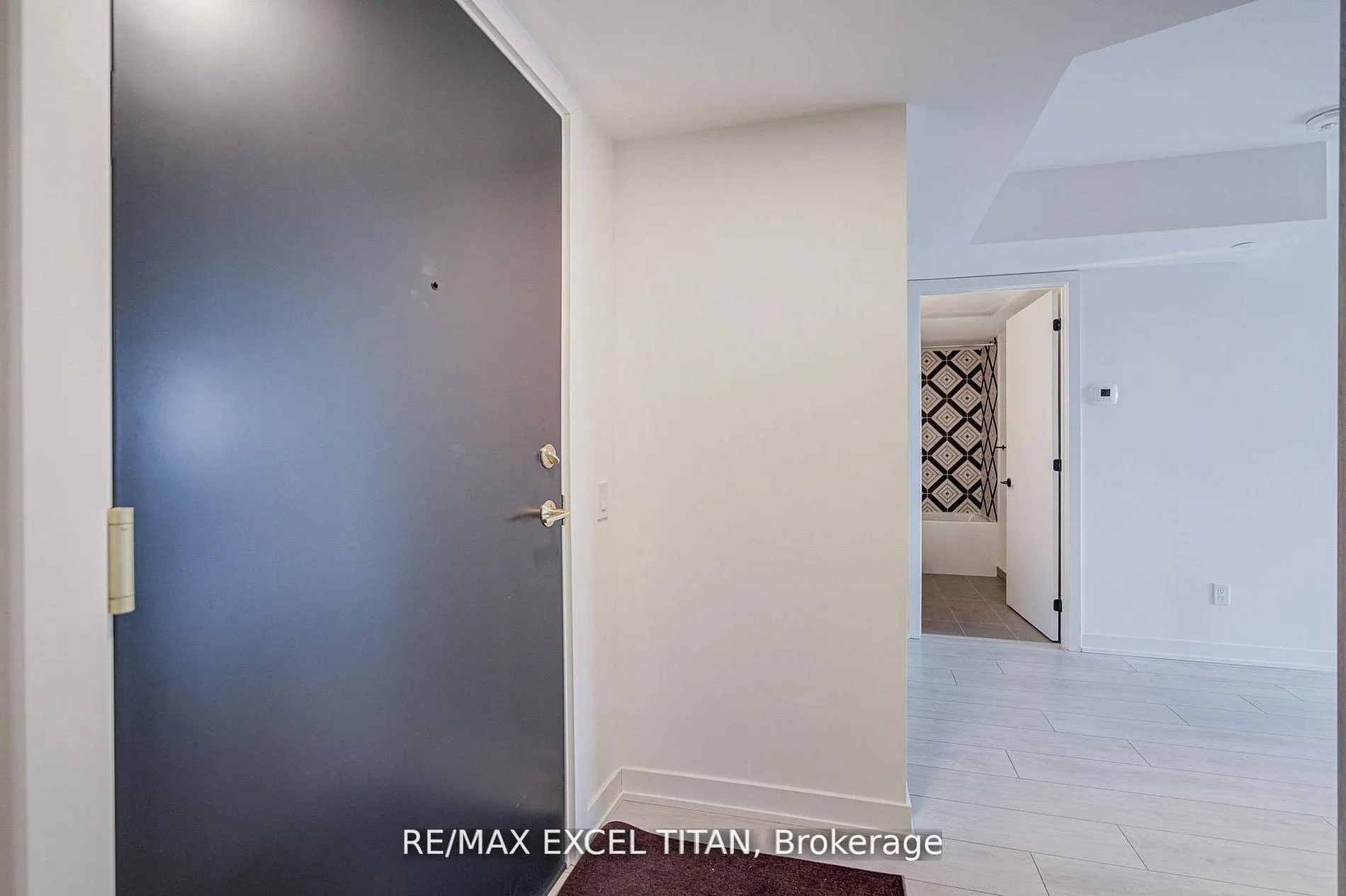 Photo 6 of Unit 503, 5 Lakeview Avenue, Toronto, Trinity-Bellwoods — HOMEH
