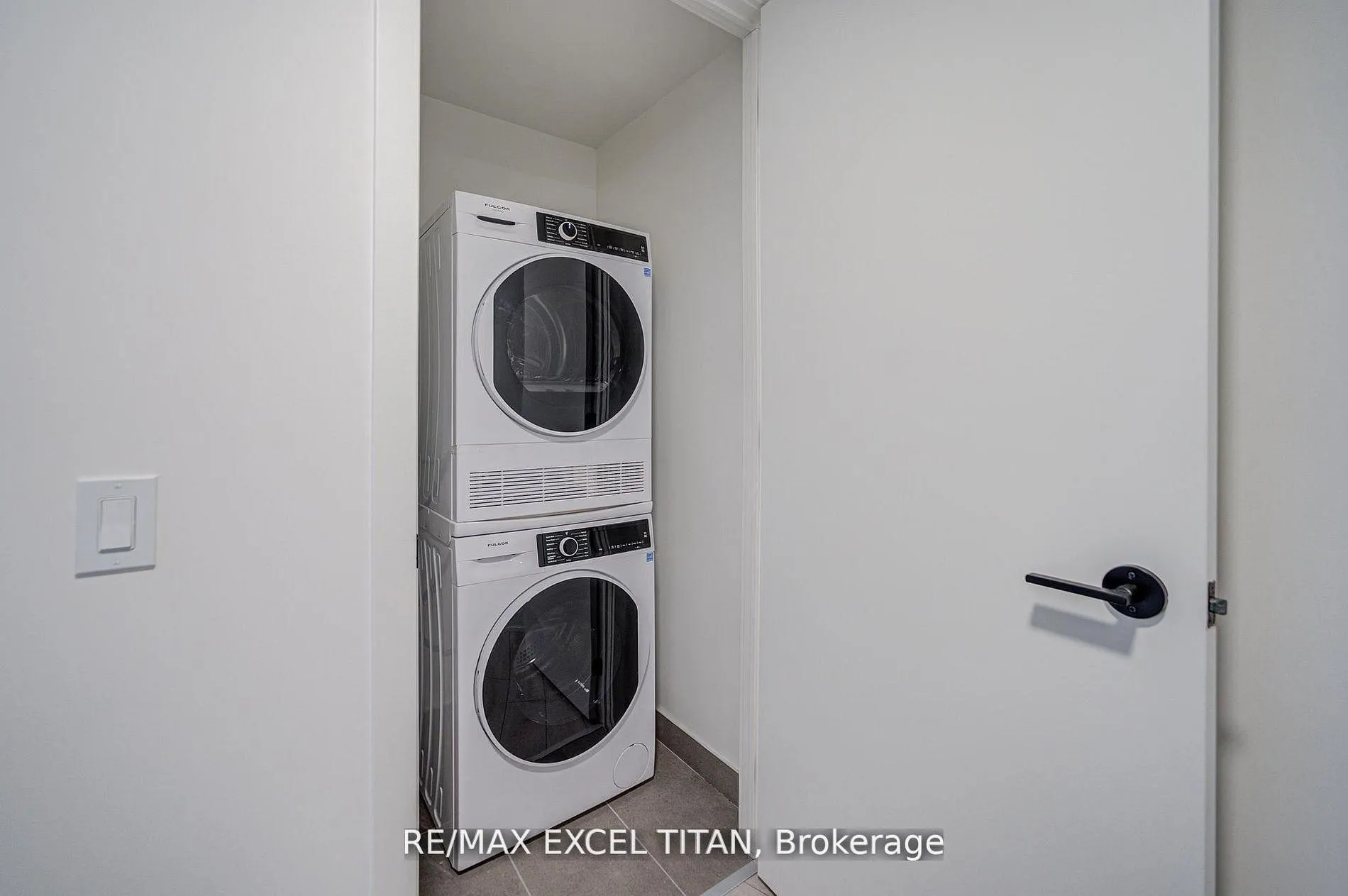 Photo 7 of Unit 503, 5 Lakeview Avenue, Toronto, Trinity-Bellwoods — HOMEH