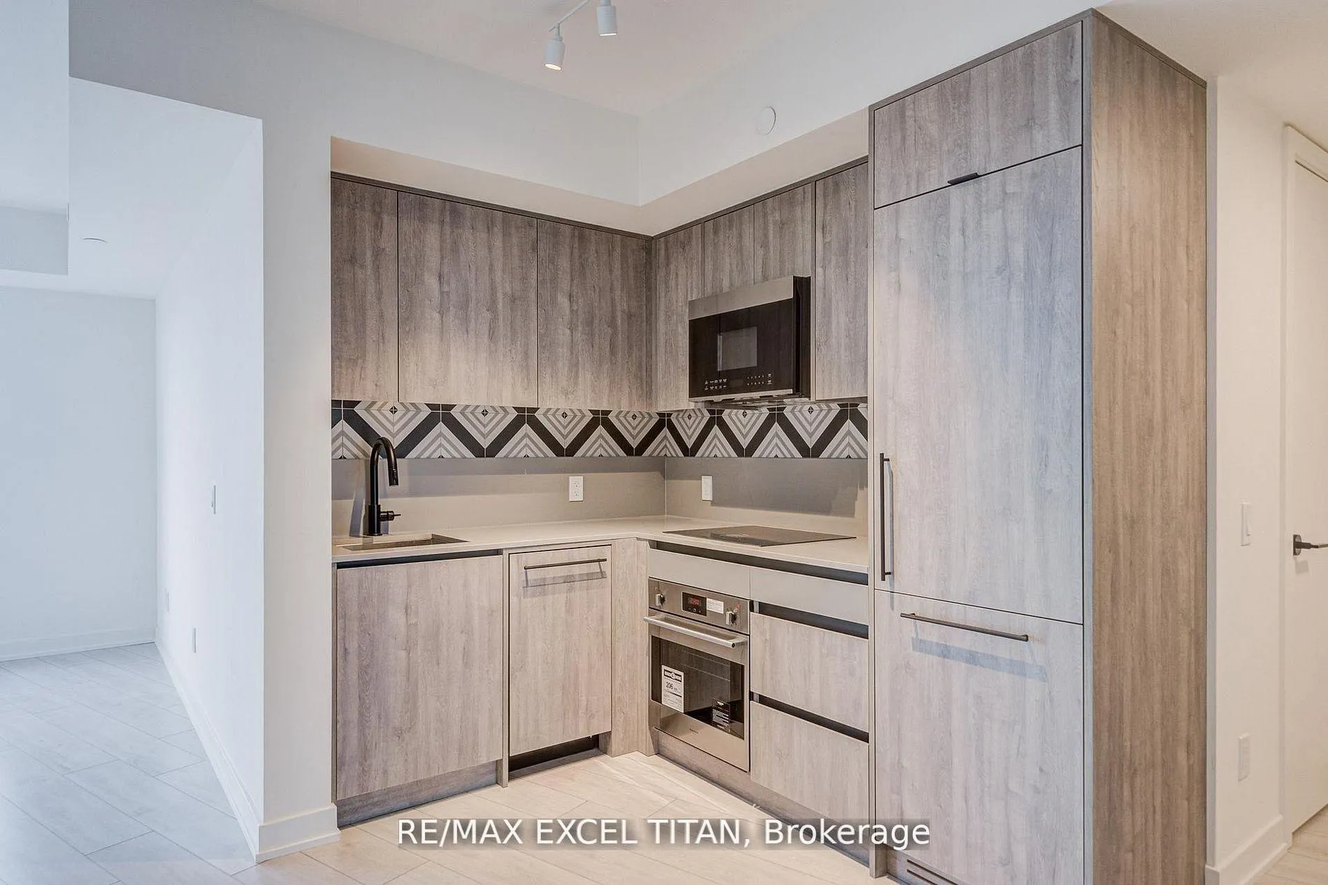 Photo 10 of Unit 503, 5 Lakeview Avenue, Toronto, Trinity-Bellwoods — HOMEH