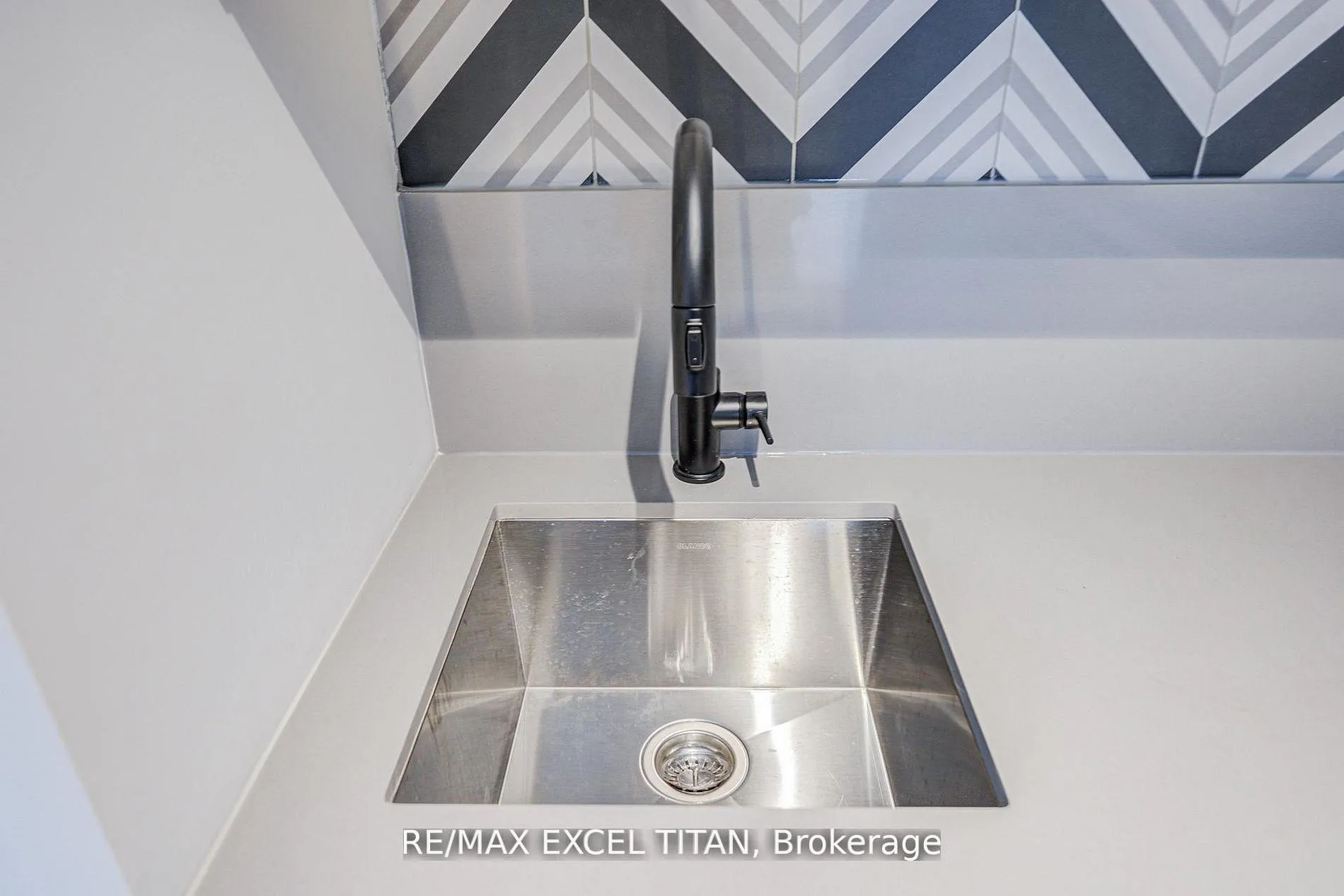 Photo 14 of Unit 503, 5 Lakeview Avenue, Toronto, Trinity-Bellwoods — HOMEH