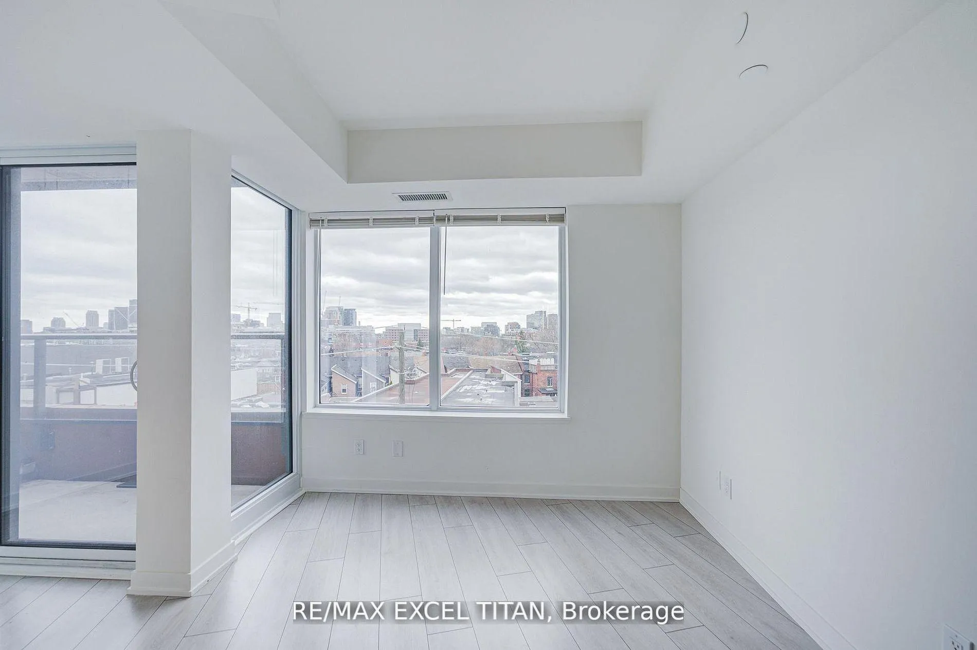 Photo 15 of Unit 503, 5 Lakeview Avenue, Toronto, Trinity-Bellwoods — HOMEH