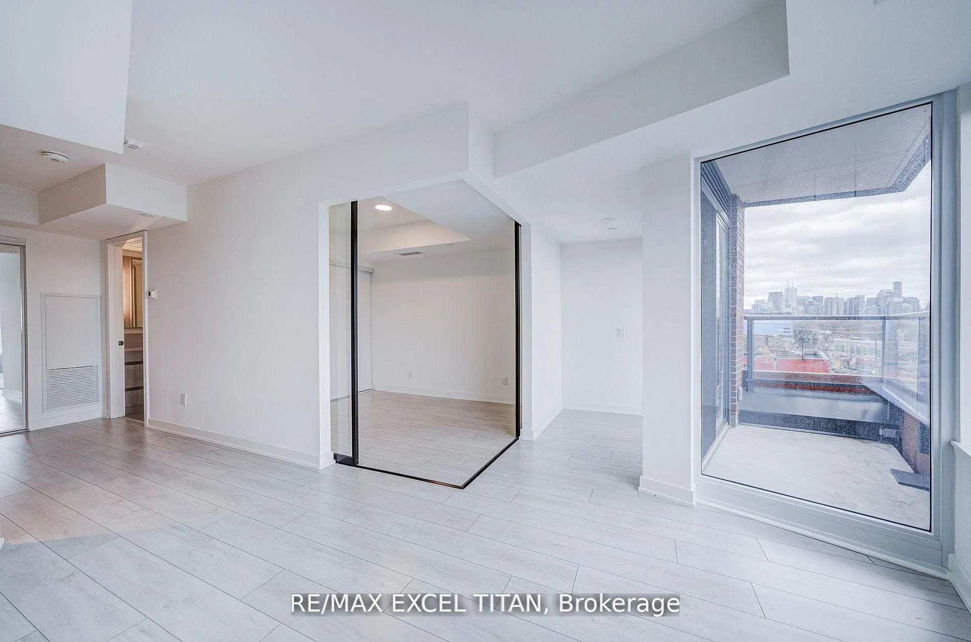 Photo 17 of Unit 503, 5 Lakeview Avenue, Toronto, Trinity-Bellwoods — HOMEH