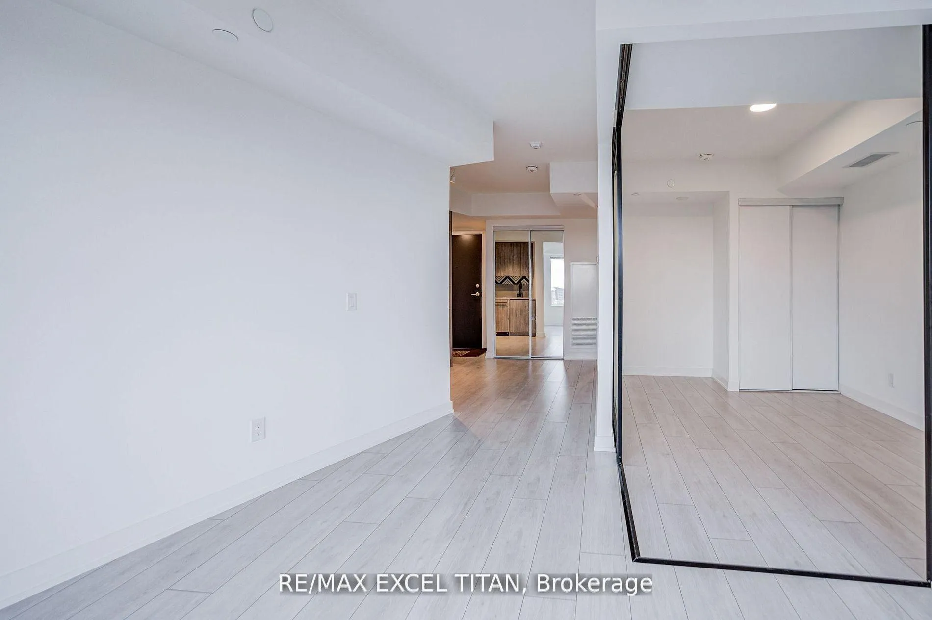 Photo 18 of Unit 503, 5 Lakeview Avenue, Toronto, Trinity-Bellwoods — HOMEH