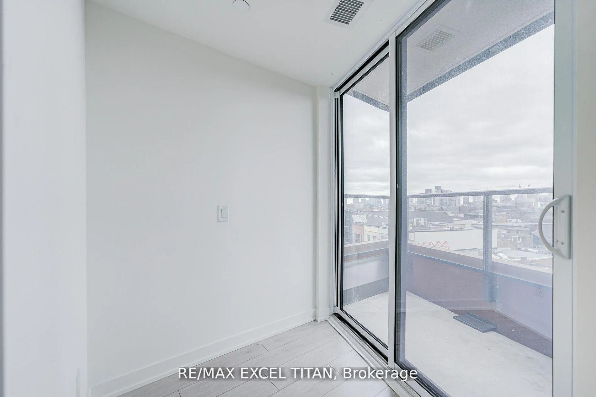 Photo 19 of Unit 503, 5 Lakeview Avenue, Toronto, Trinity-Bellwoods — HOMEH
