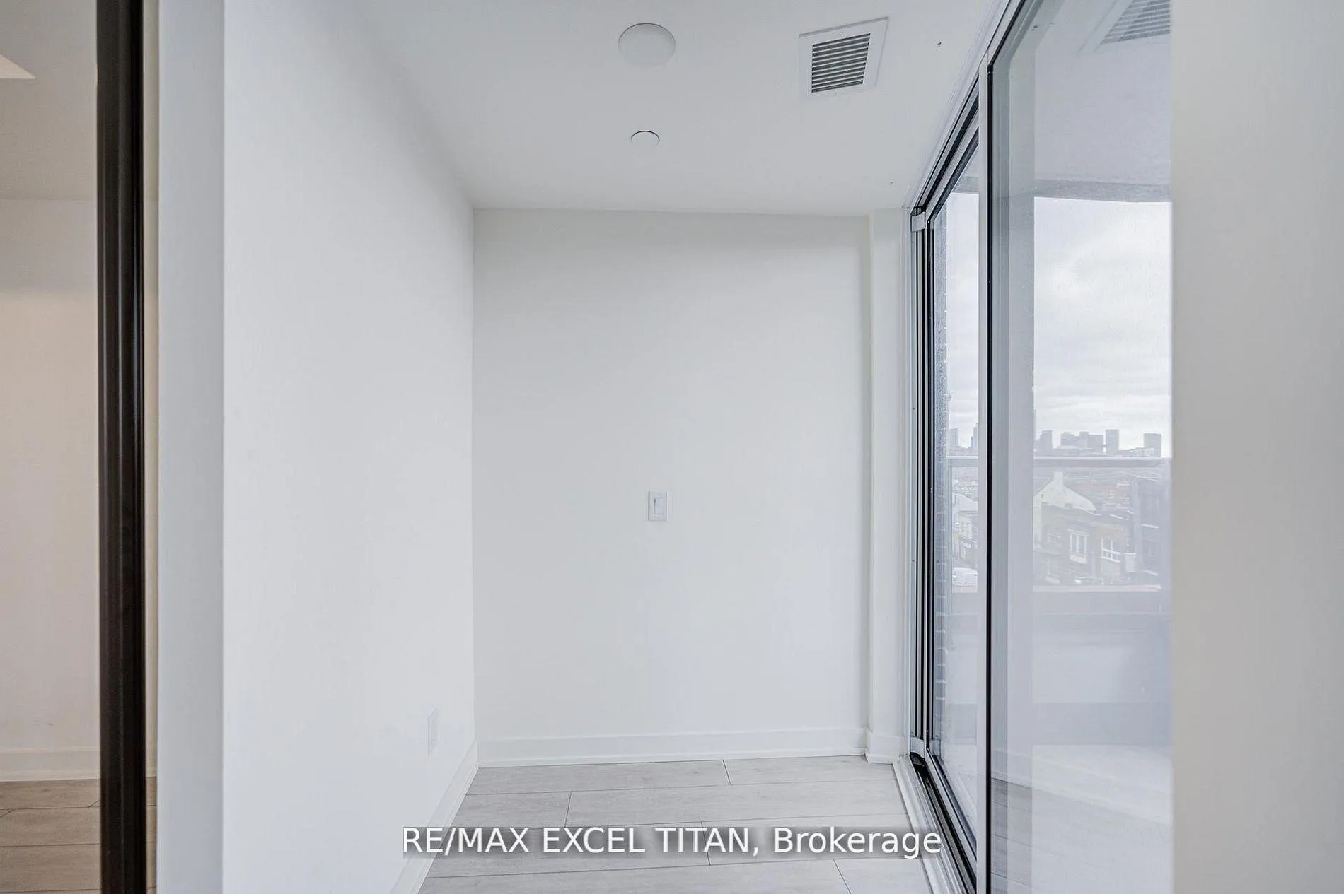 Photo 21 of Unit 503, 5 Lakeview Avenue, Toronto, Trinity-Bellwoods — HOMEH