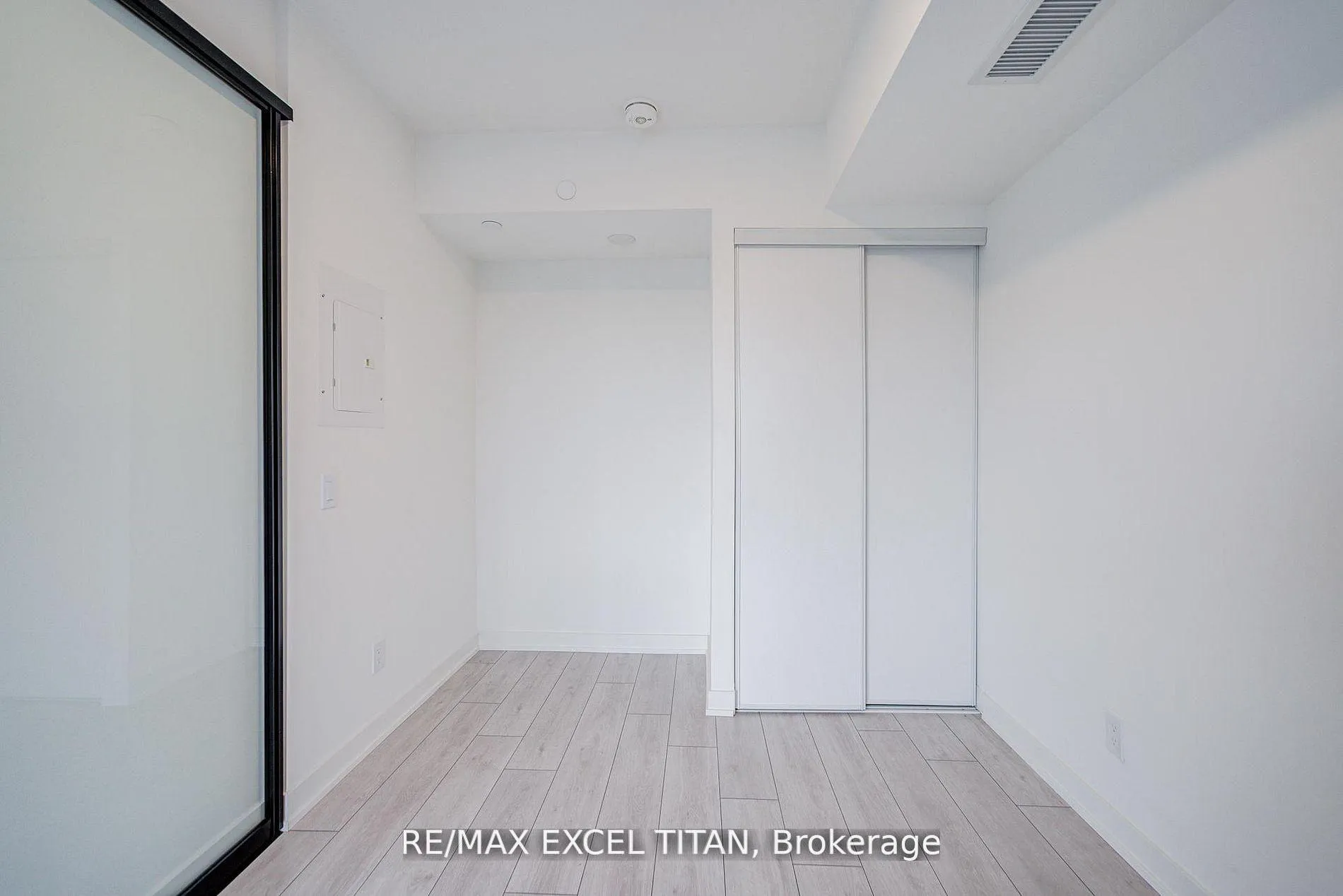 Photo 23 of Unit 503, 5 Lakeview Avenue, Toronto, Trinity-Bellwoods — HOMEH