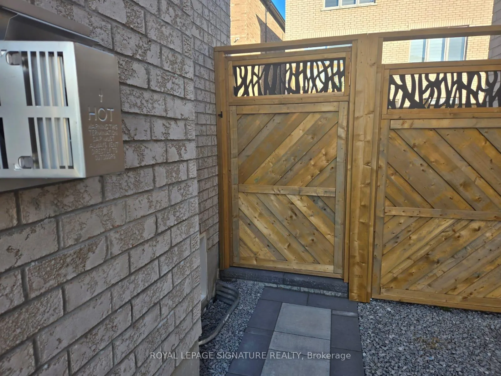 Photo 5 of Unit Lower, 1028 Pelican Trail, Pickering, Rural Pickering — HOMEH