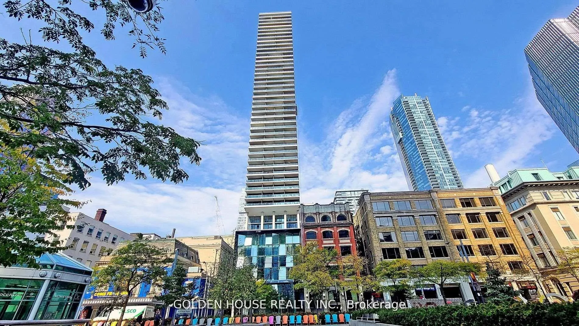Front of Unit 2002, 224 King Street W