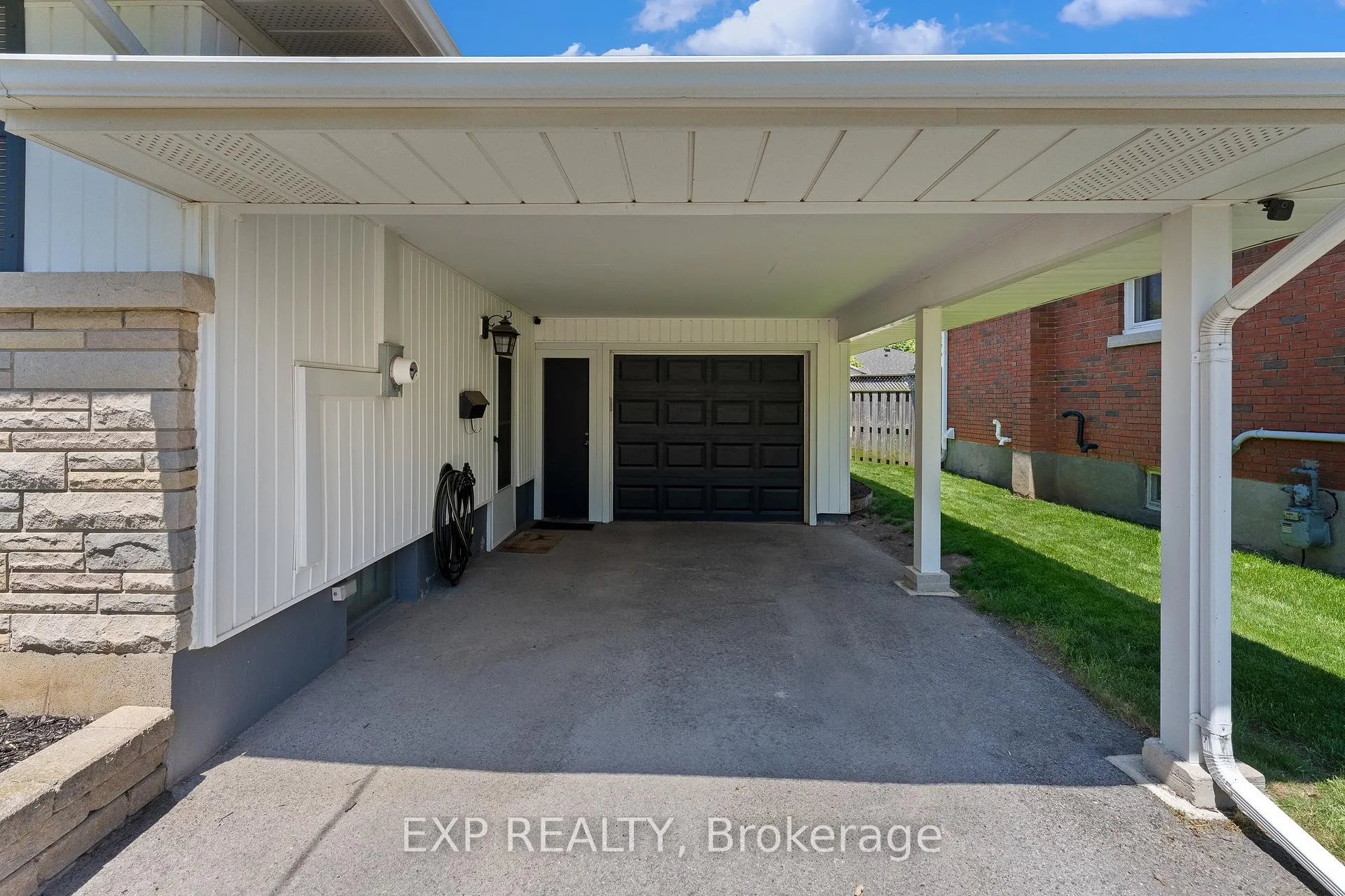 Photo 3 of 5 Dunraven Avenue, St. Catharines, Carlton/Bunting — HOMEH
